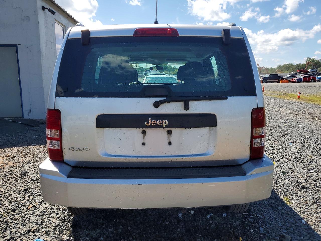 2011 Jeep Liberty Sport Silver vin: 1J4PN2GK0BW584624