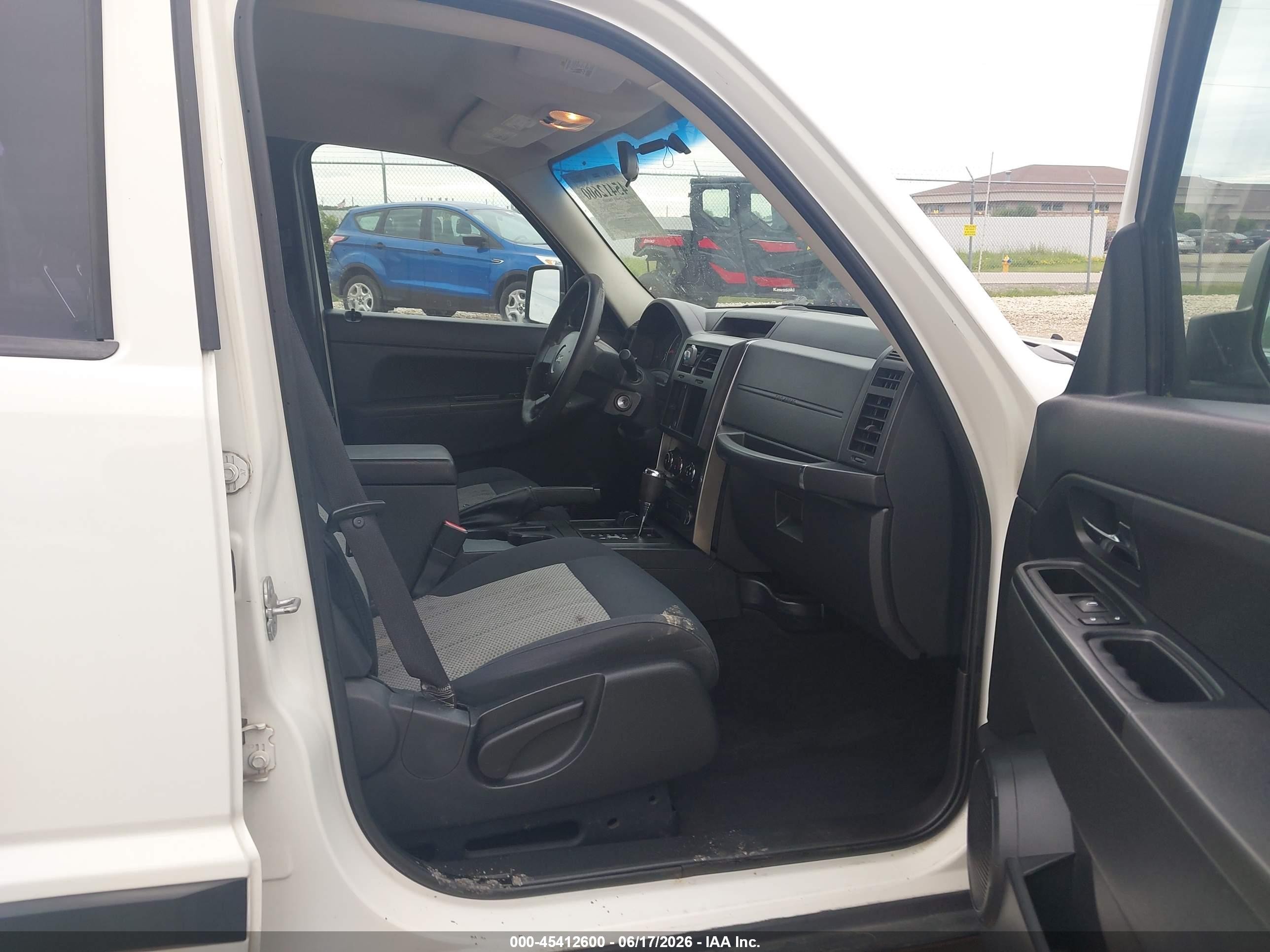 2010 Jeep Liberty Sport White vin: 1J4PN2GK2AW133144