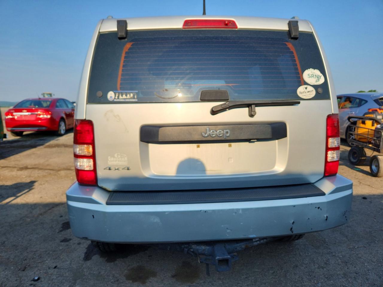 2011 Jeep Liberty Sport Серебряный vin: 1J4PN2GK2BW546697