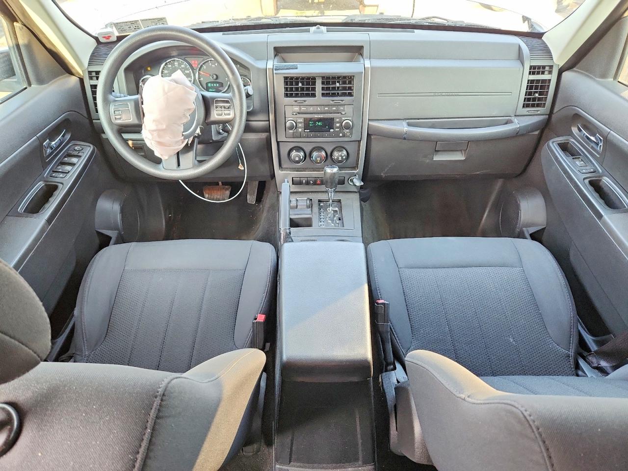 2011 Jeep Liberty Sport Серебряный vin: 1J4PN2GK2BW546697