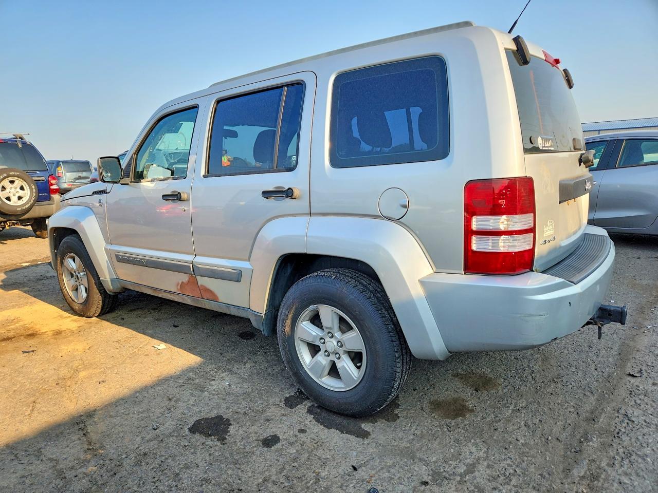 2011 Jeep Liberty Sport Серебряный vin: 1J4PN2GK2BW546697