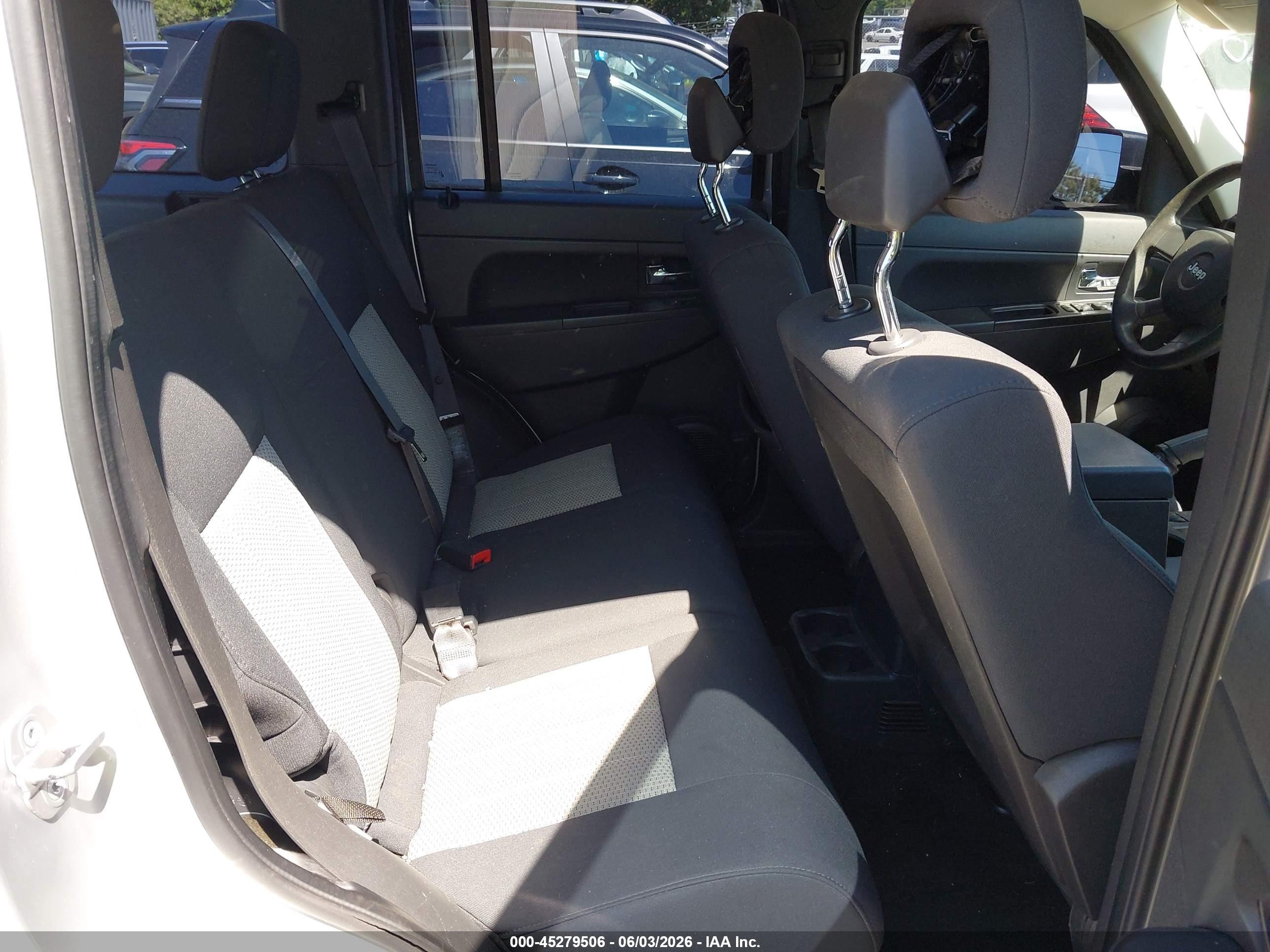 2010 Jeep Liberty Sport Gray vin: 1J4PN2GK3AW103828