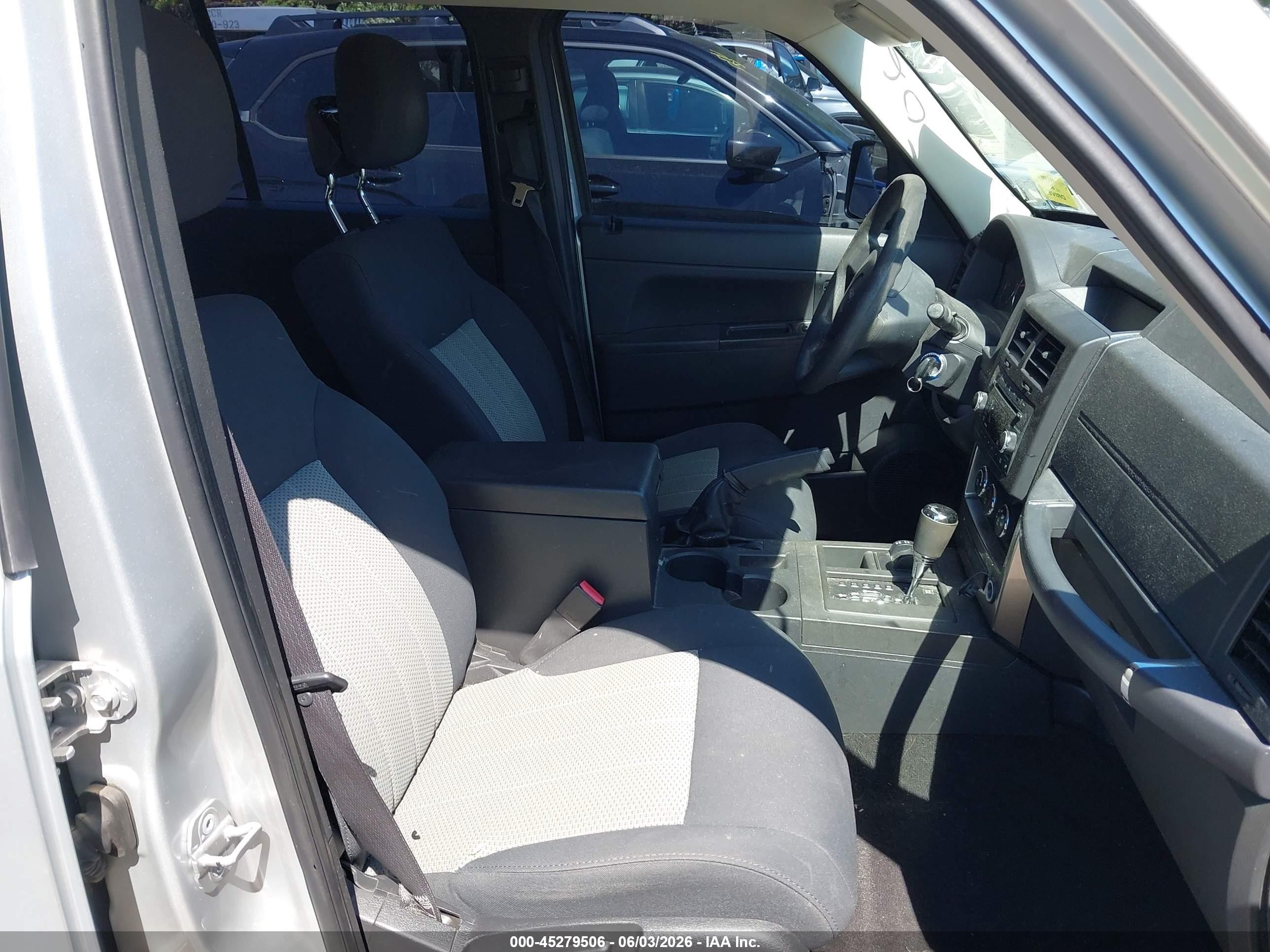 2010 Jeep Liberty Sport Gray vin: 1J4PN2GK3AW103828