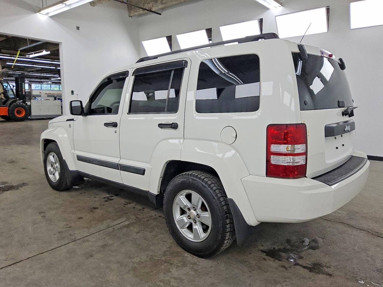 2010 Jeep Liberty Sport White vin: 1J4PN2GK3AW110438