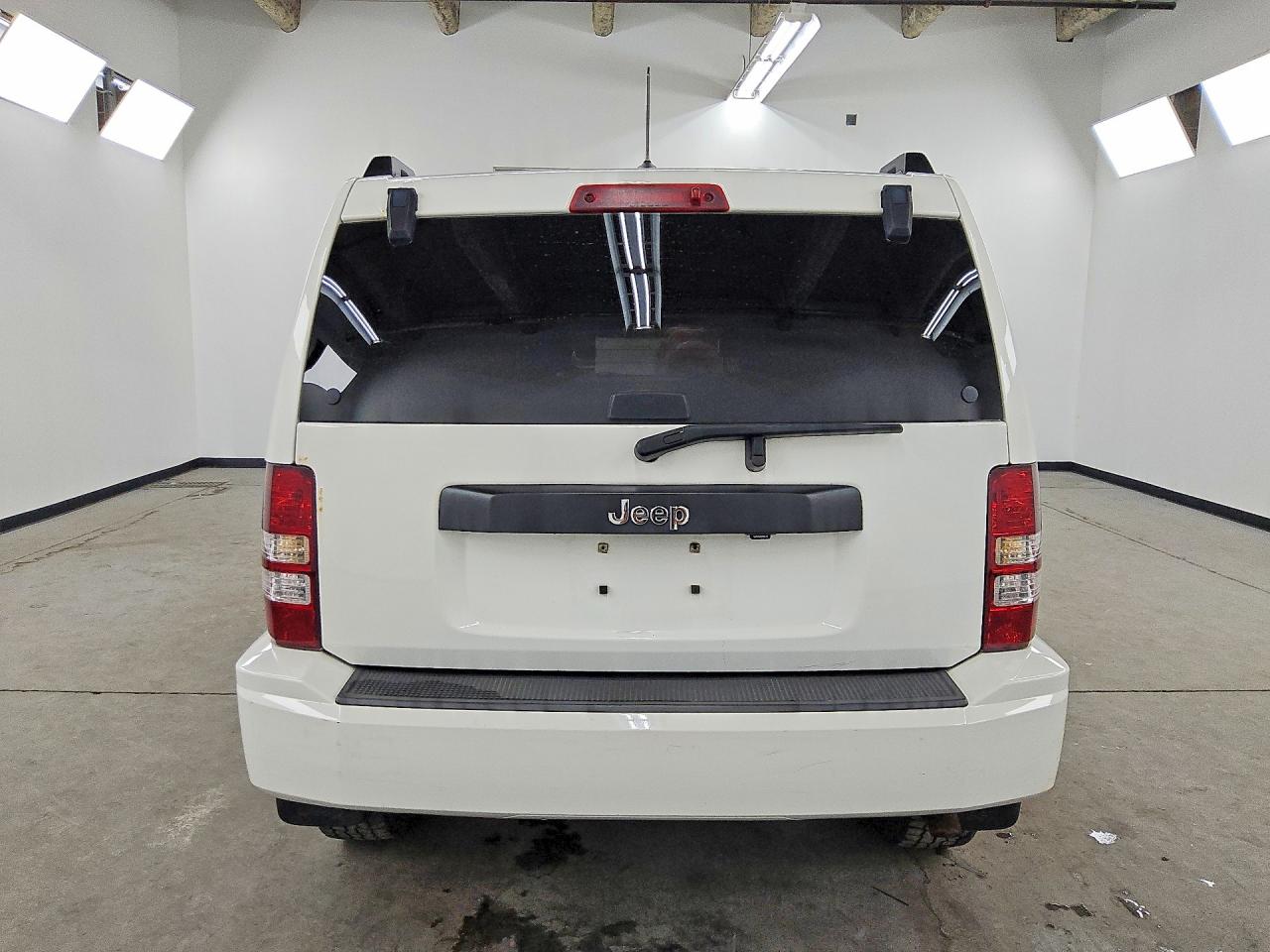 2010 Jeep Liberty Sport White vin: 1J4PN2GK3AW110438