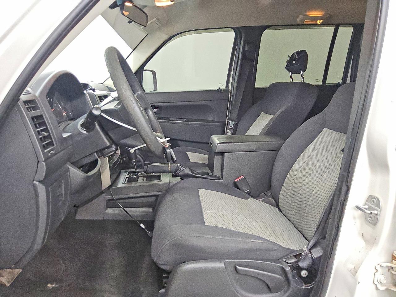 2010 Jeep Liberty Sport White vin: 1J4PN2GK3AW110438