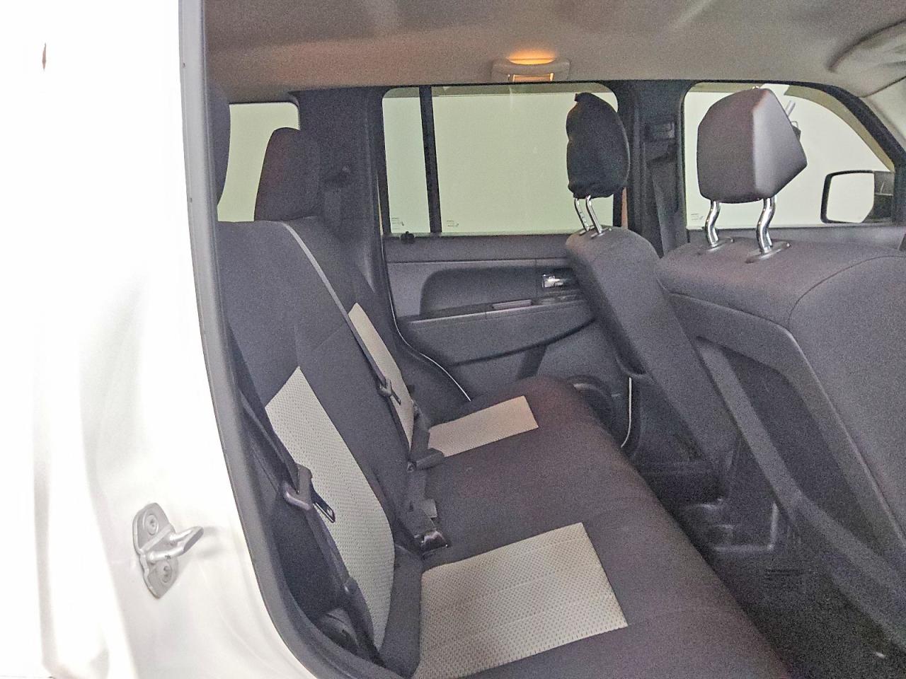 2010 Jeep Liberty Sport White vin: 1J4PN2GK3AW110438