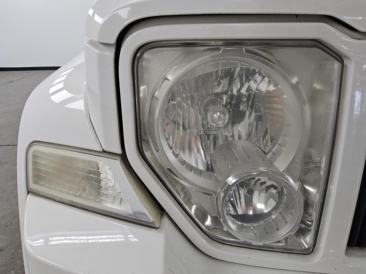 2010 Jeep Liberty Sport White vin: 1J4PN2GK3AW110438 Damage: Right Head Lamp, Faded, Repair Required