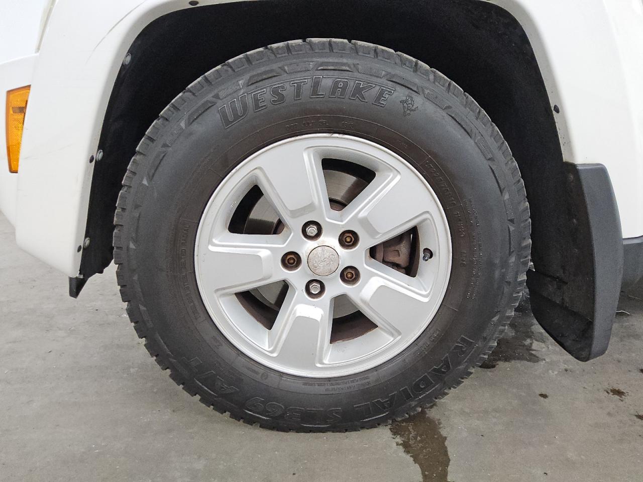 2010 Jeep Liberty Sport White vin: 1J4PN2GK3AW110438 Damage: Left Front Wheel, Curb Rash, 2 To 3 Inches