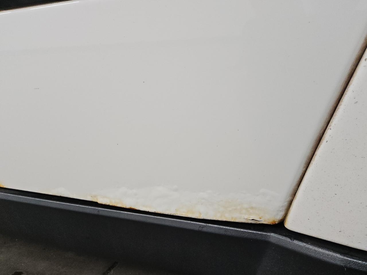 2010 Jeep Liberty Sport White vin: 1J4PN2GK3AW110438 Damage: Left Rear Door, Corrosion, > 12 Inches