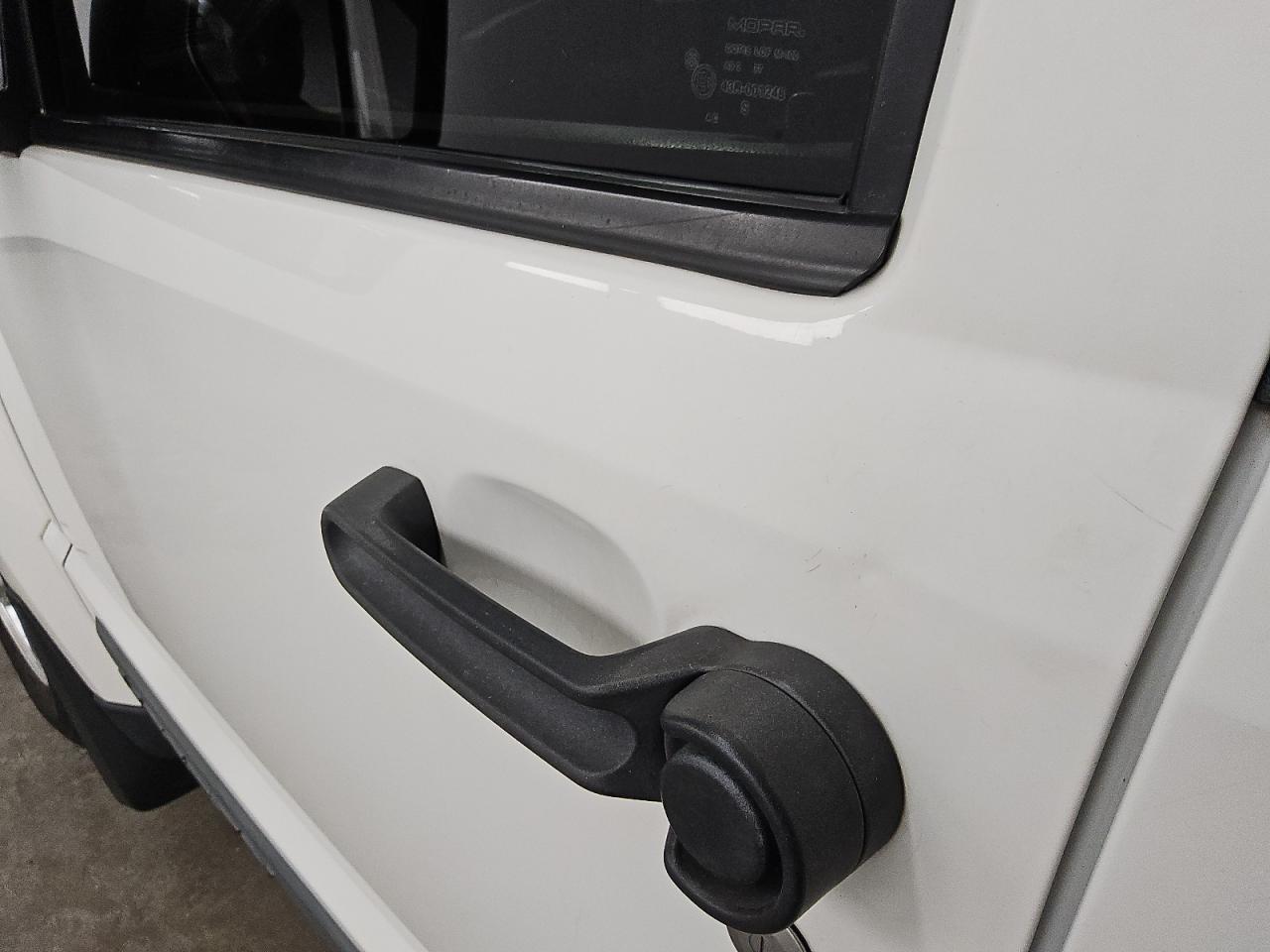 2010 Jeep Liberty Sport White vin: 1J4PN2GK3AW110438 Damage: Left Front Door, Dent(S) W/No Paint Dmg, Pdr-1 Dent