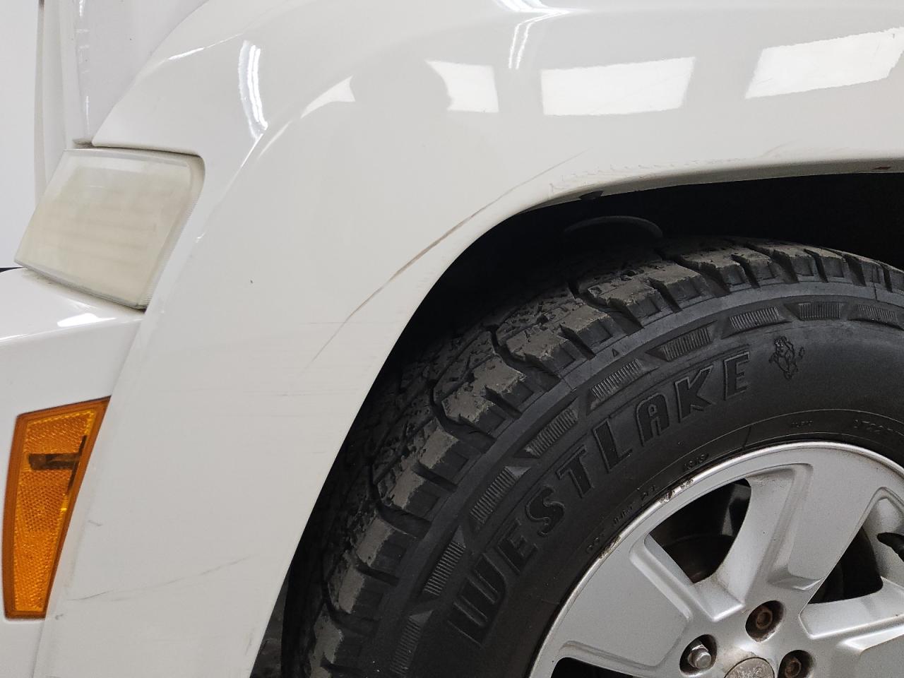 2010 Jeep Liberty Sport White vin: 1J4PN2GK3AW110438 Damage: Left Fender Flare, Heavy Scratch, 11 To 12 Inches