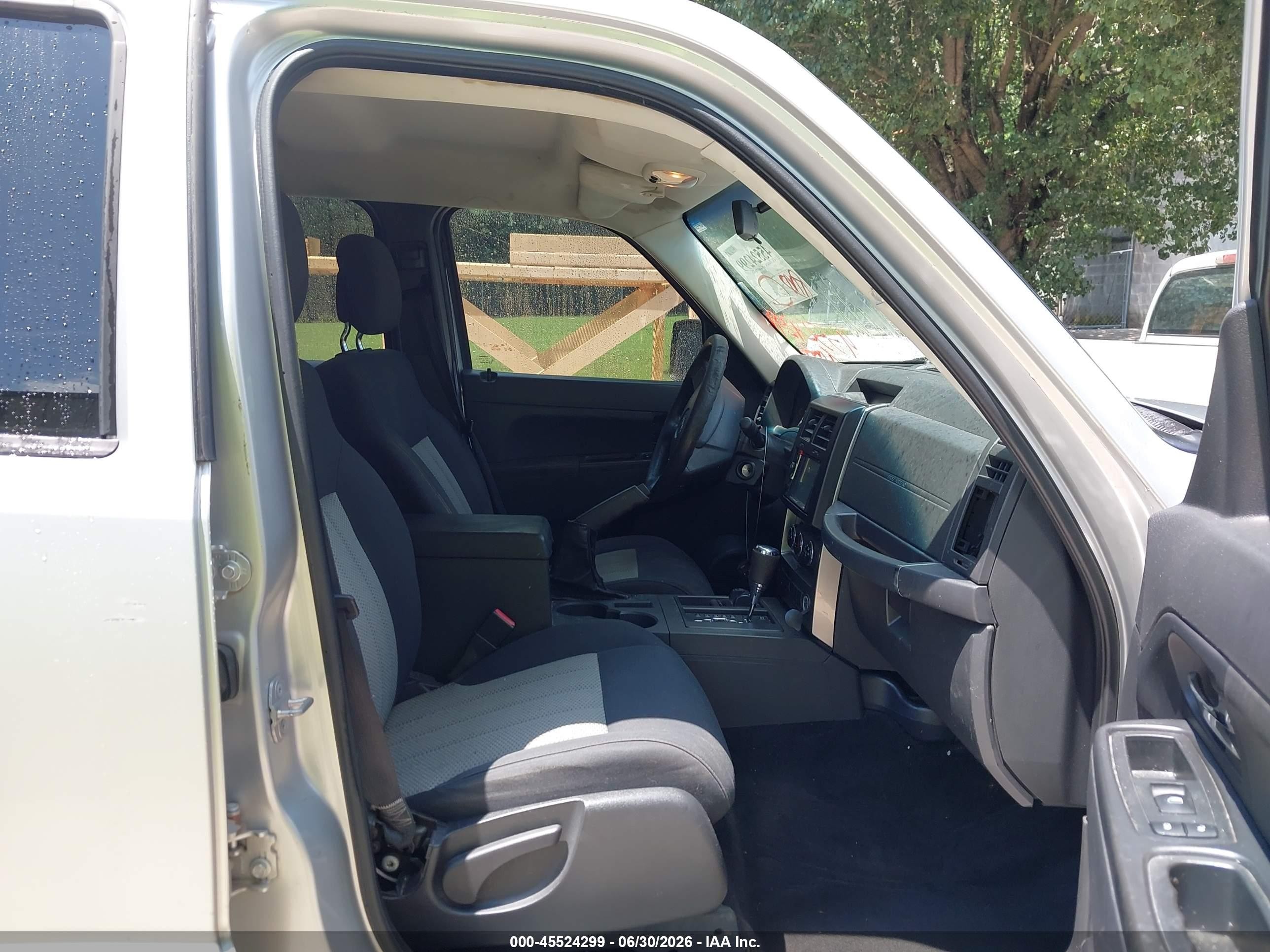 2010 Jeep Liberty Sport Silver vin: 1J4PN2GK3AW128664