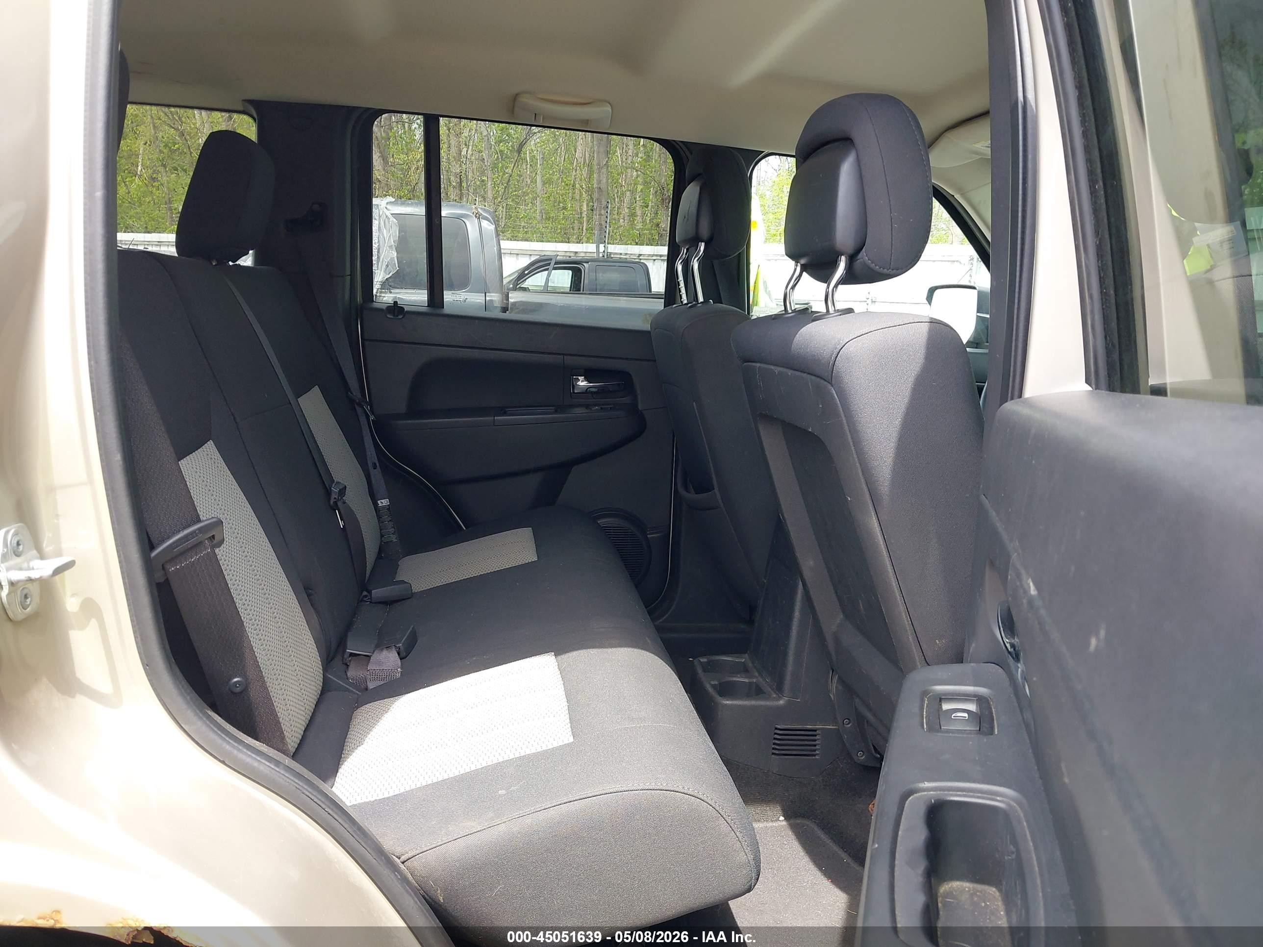 2010 Jeep Liberty Sport Бежевый vin: 1J4PN2GK3AW149711