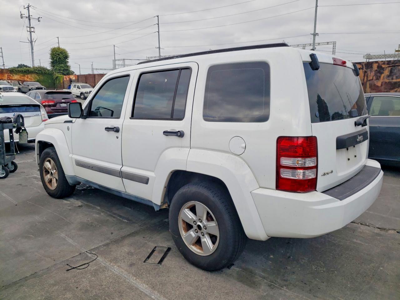 2011 Jeep Liberty Sport White vin: 1J4PN2GK3BW568532