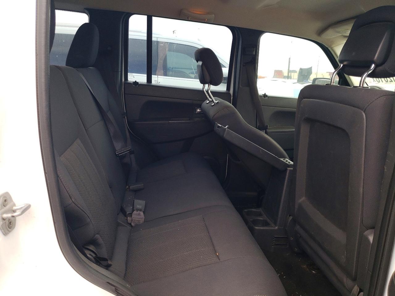 2011 Jeep Liberty Sport White vin: 1J4PN2GK3BW568532