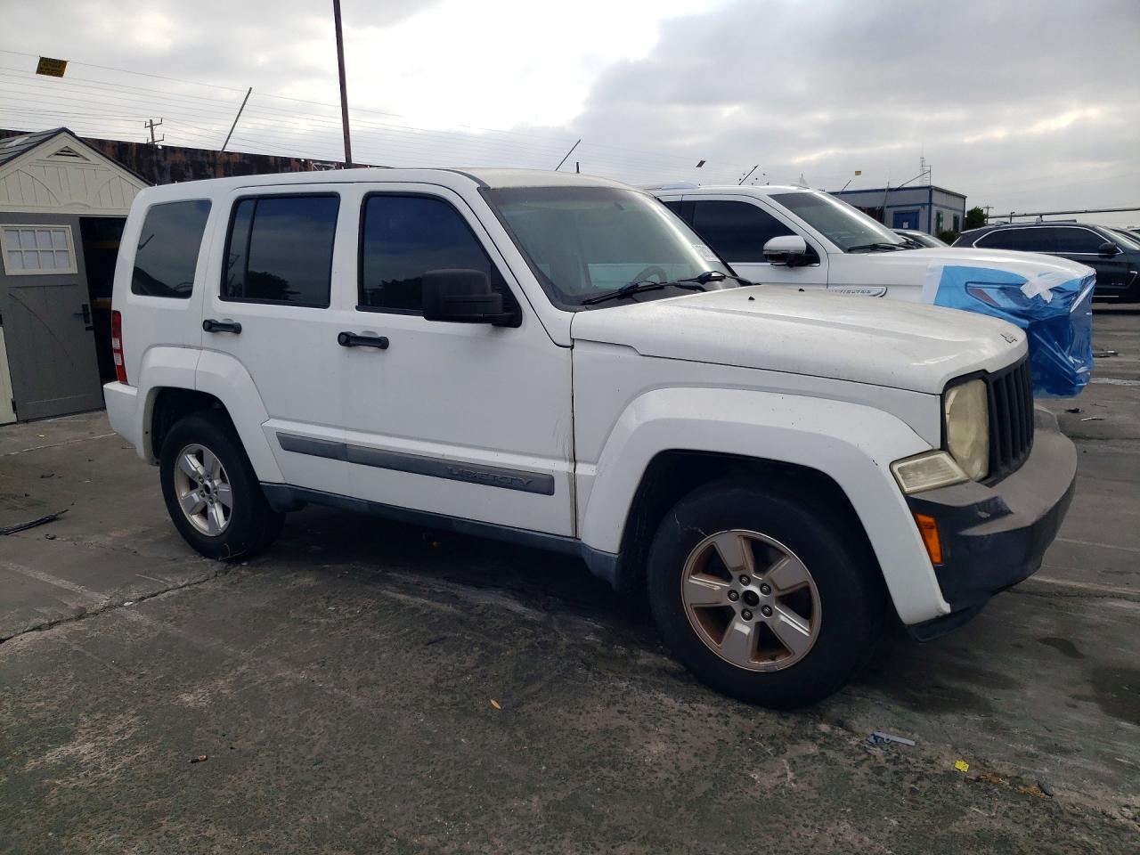 2011 Jeep Liberty Sport White vin: 1J4PN2GK3BW568532
