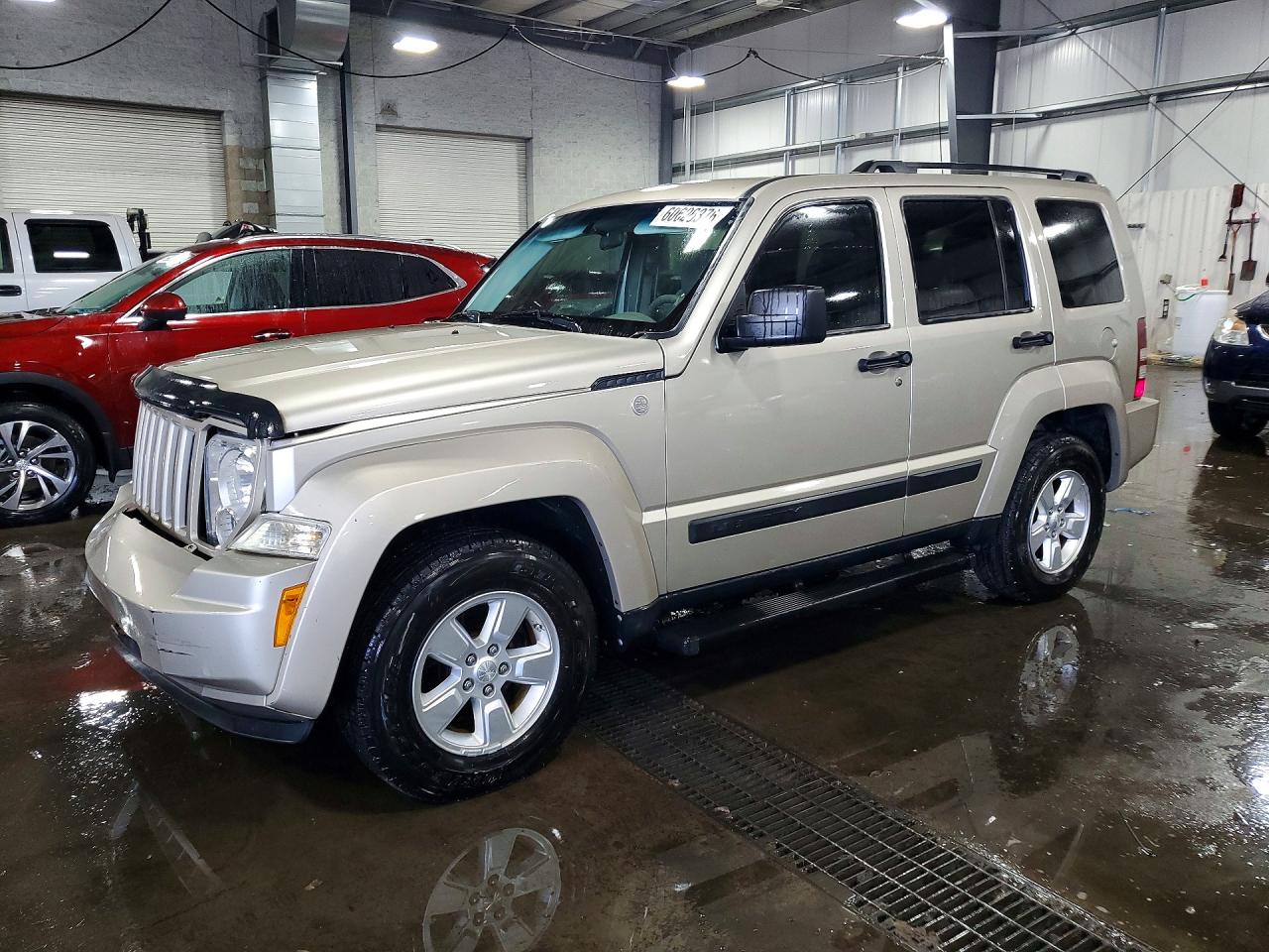 2010 Jeep Liberty Sport Бежевый vin: 1J4PN2GK4AW116653