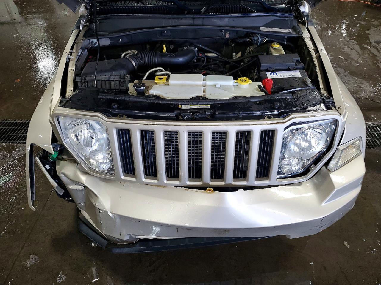 2010 Jeep Liberty Sport Бежевый vin: 1J4PN2GK4AW116653