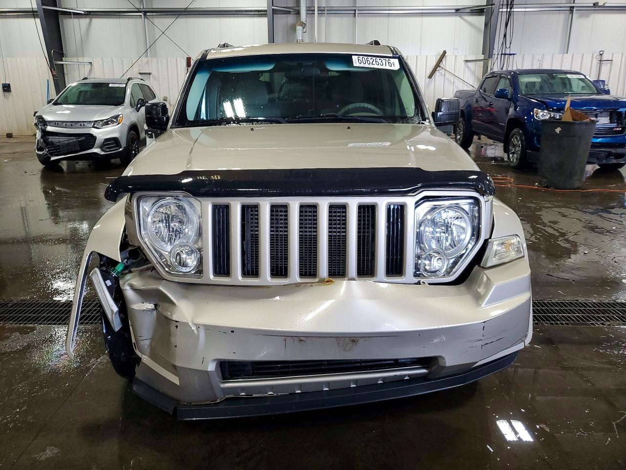 2010 Jeep Liberty Sport Бежевый vin: 1J4PN2GK4AW116653
