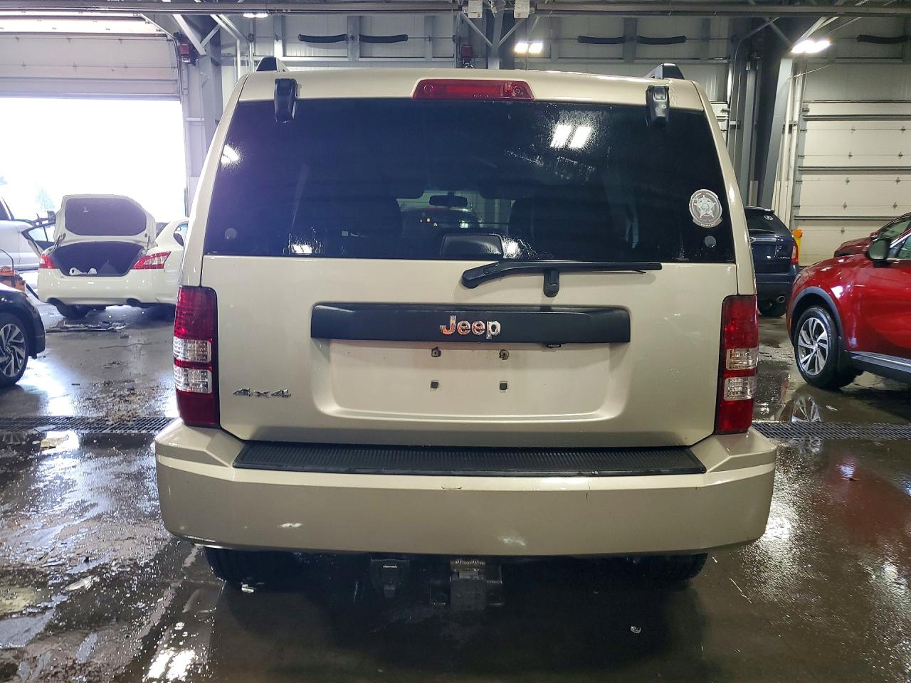 2010 Jeep Liberty Sport Бежевый vin: 1J4PN2GK4AW116653