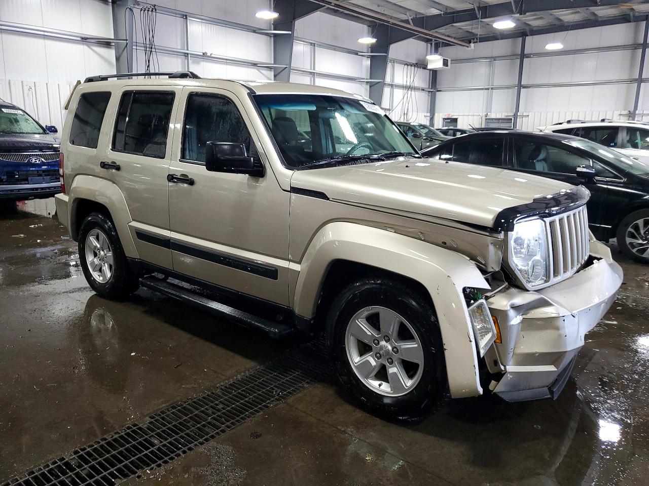 2010 Jeep Liberty Sport Бежевый vin: 1J4PN2GK4AW116653