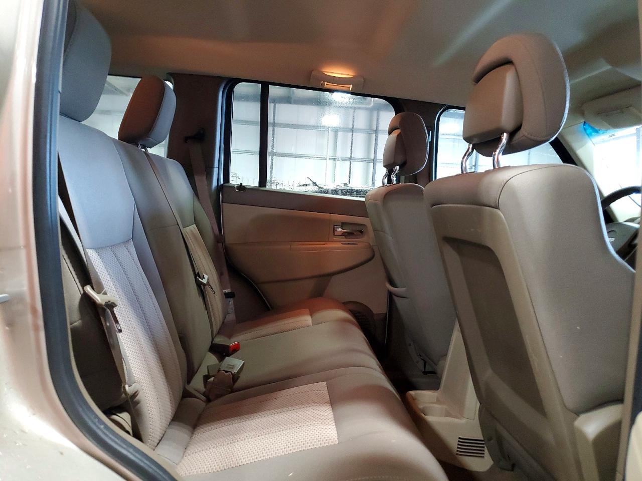 2010 Jeep Liberty Sport Бежевый vin: 1J4PN2GK4AW116653