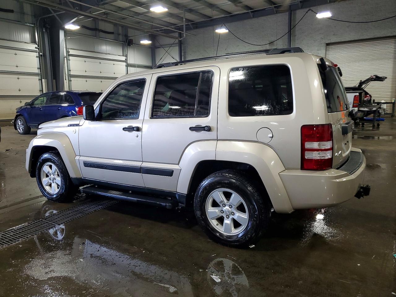 2010 Jeep Liberty Sport Бежевый vin: 1J4PN2GK4AW116653