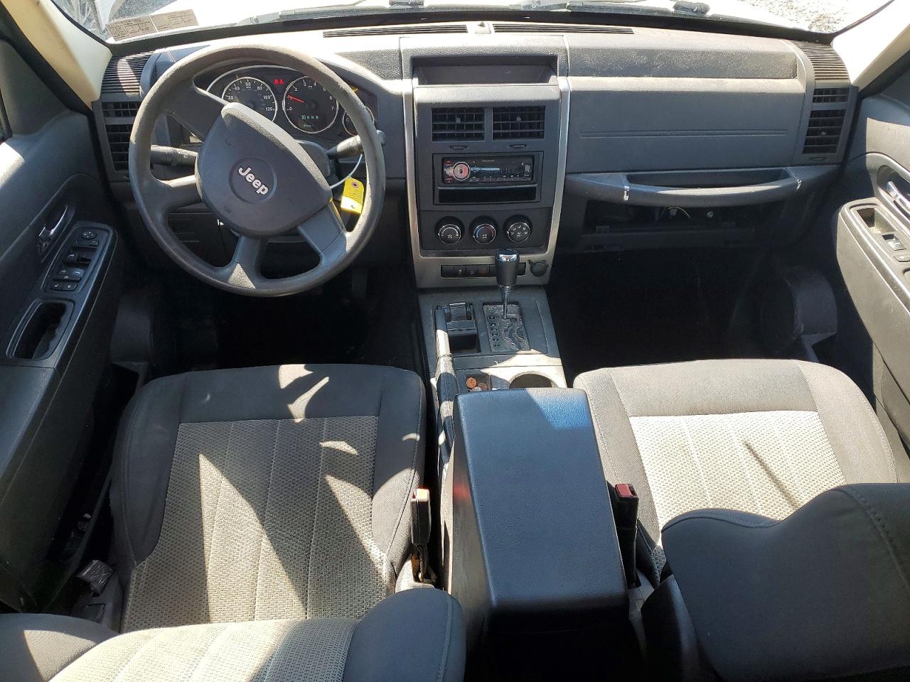 2010 Jeep Liberty Sport Белый vin: 1J4PN2GK5AW133025