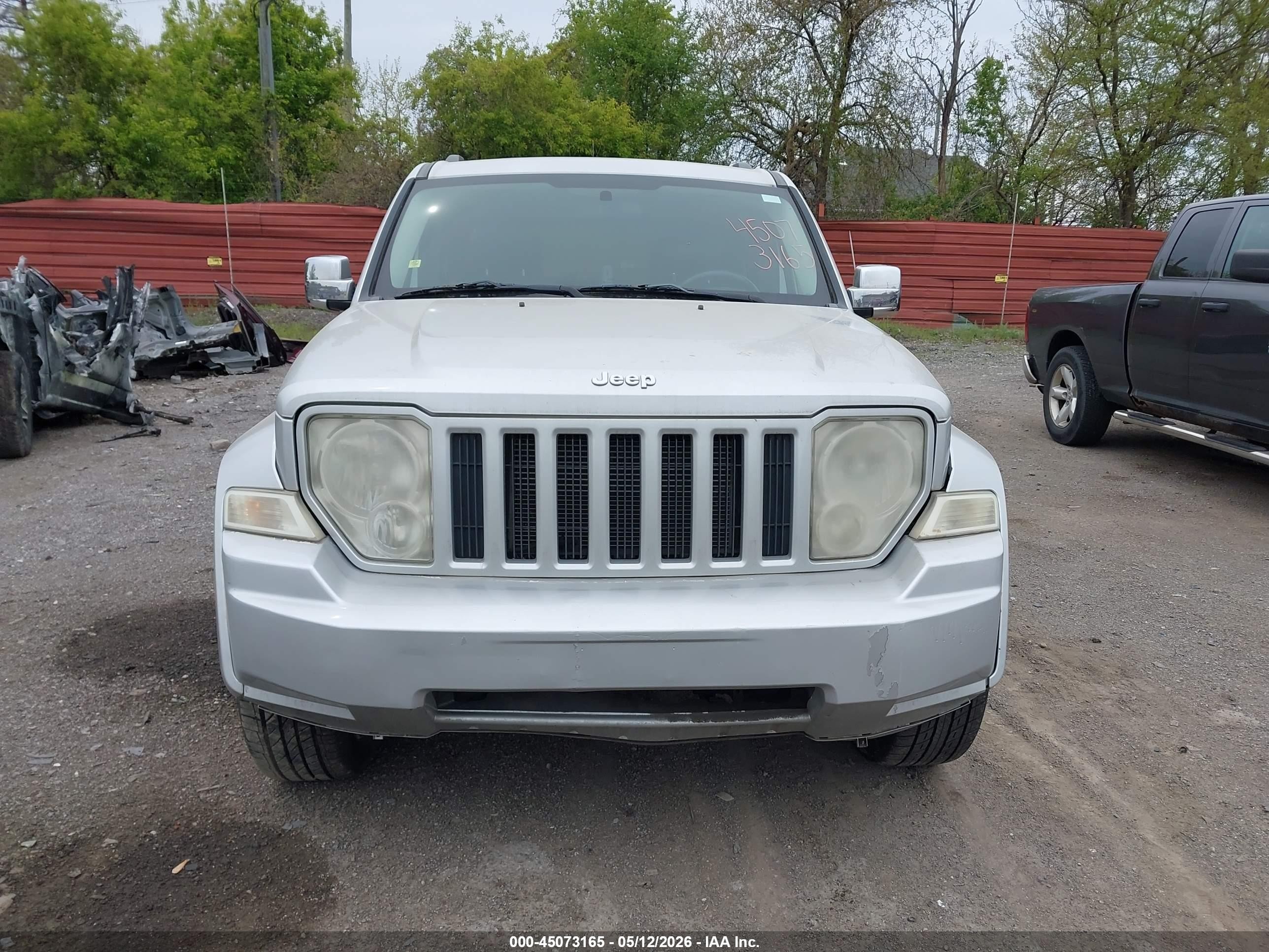 2011 Jeep Liberty Sport Серебряный vin: 1J4PN2GK5BW552719