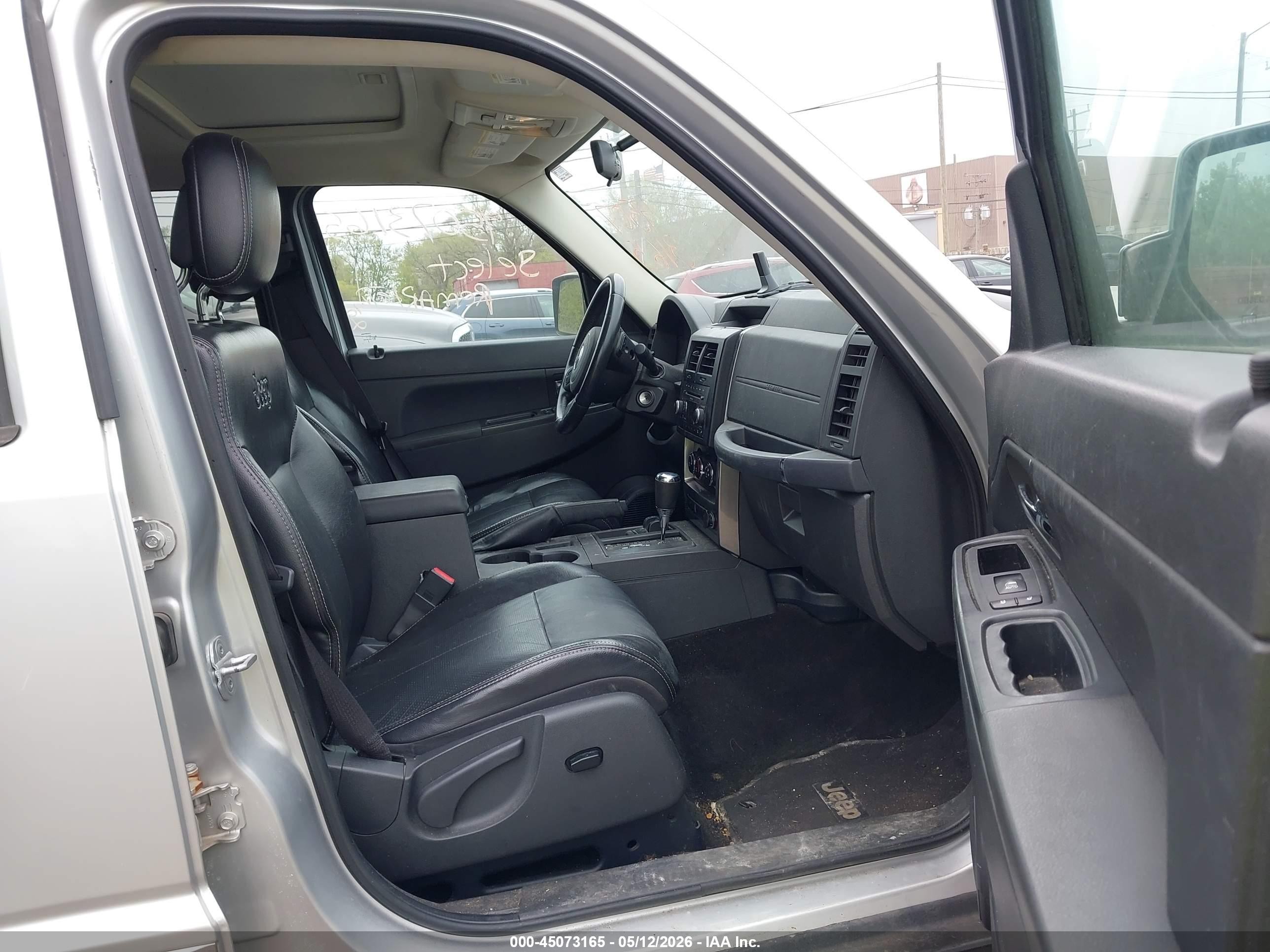 2011 Jeep Liberty Sport Серебряный vin: 1J4PN2GK5BW552719