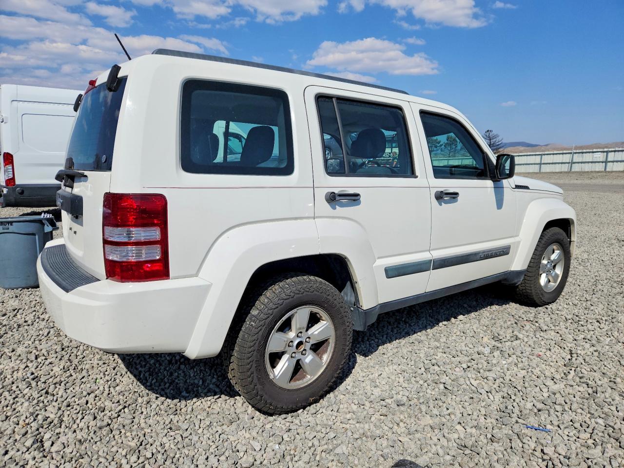 2010 Jeep Liberty Sport Белый vin: 1J4PN2GK6AW106030
