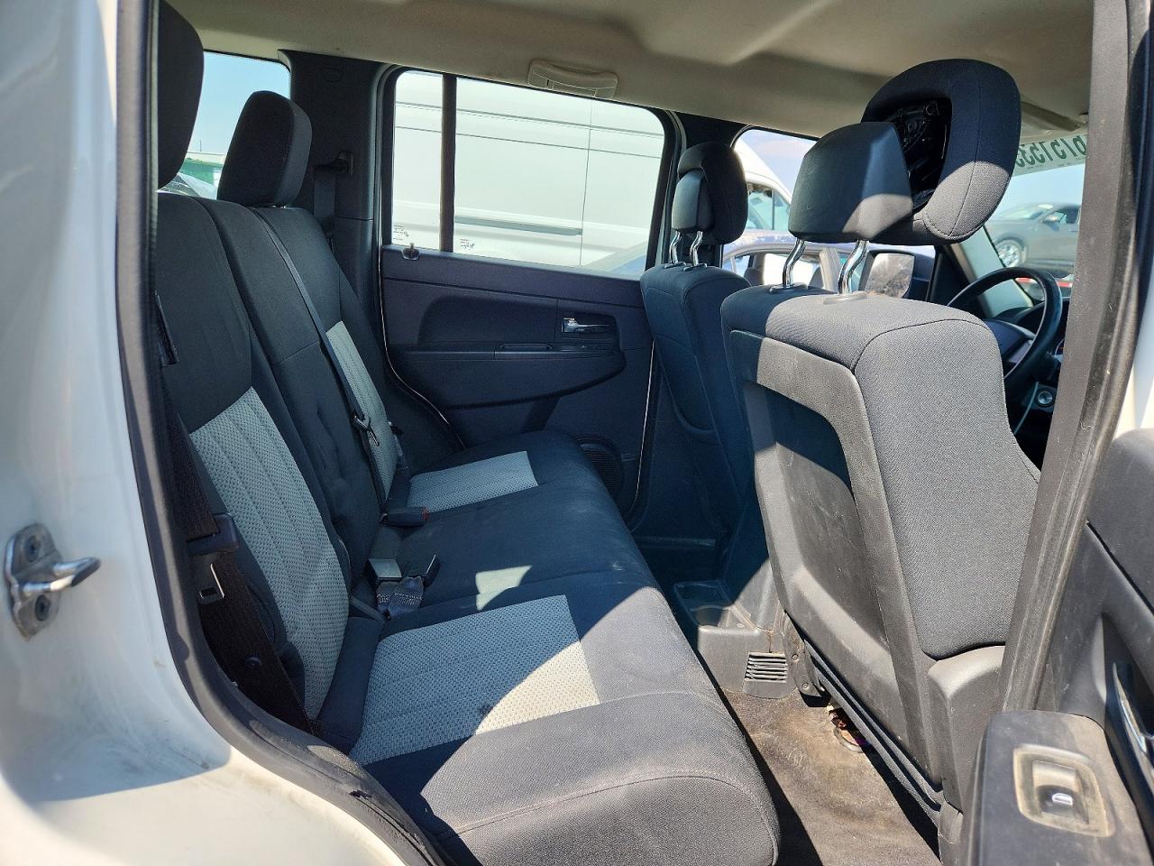 2010 Jeep Liberty Sport Белый vin: 1J4PN2GK6AW106030