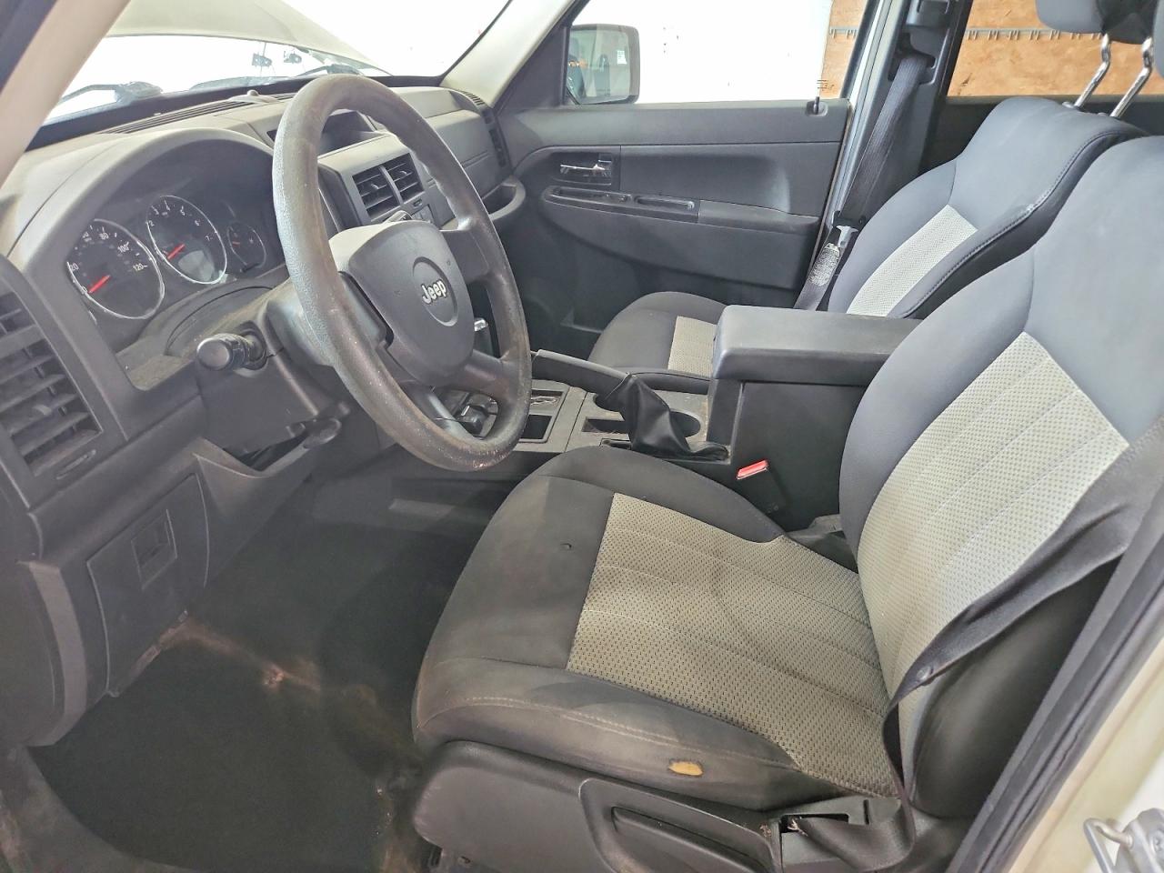 2010 Jeep Liberty Sport White vin: 1J4PN2GK6AW111583