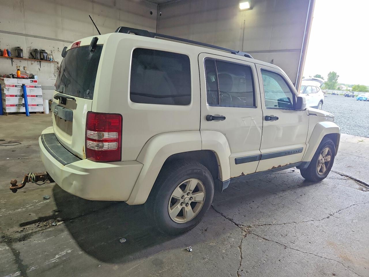 2010 Jeep Liberty Sport White vin: 1J4PN2GK6AW111583