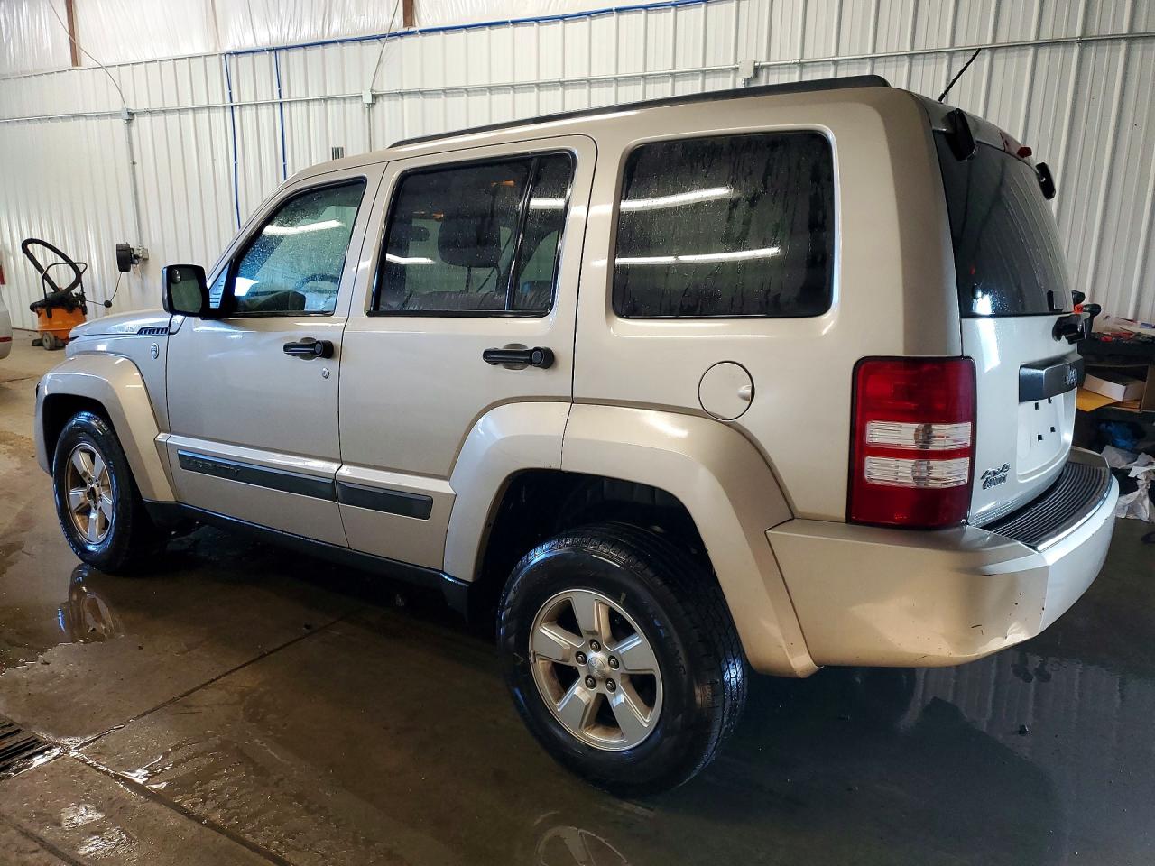 2010 Jeep Liberty Sport Beige vin: 1J4PN2GK6AW128626