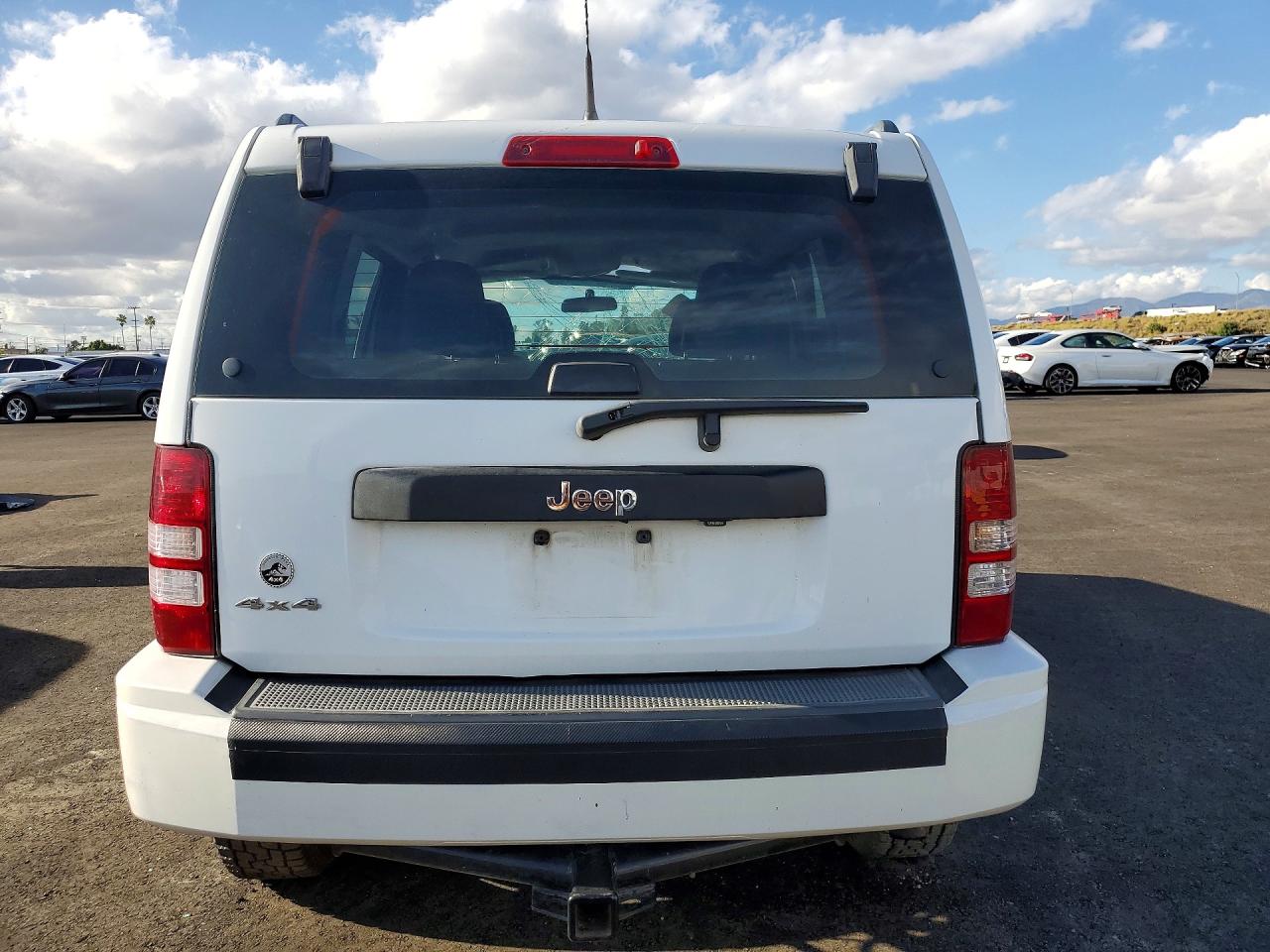 2011 Jeep Liberty Sport White vin: 1J4PN2GK6BW568492