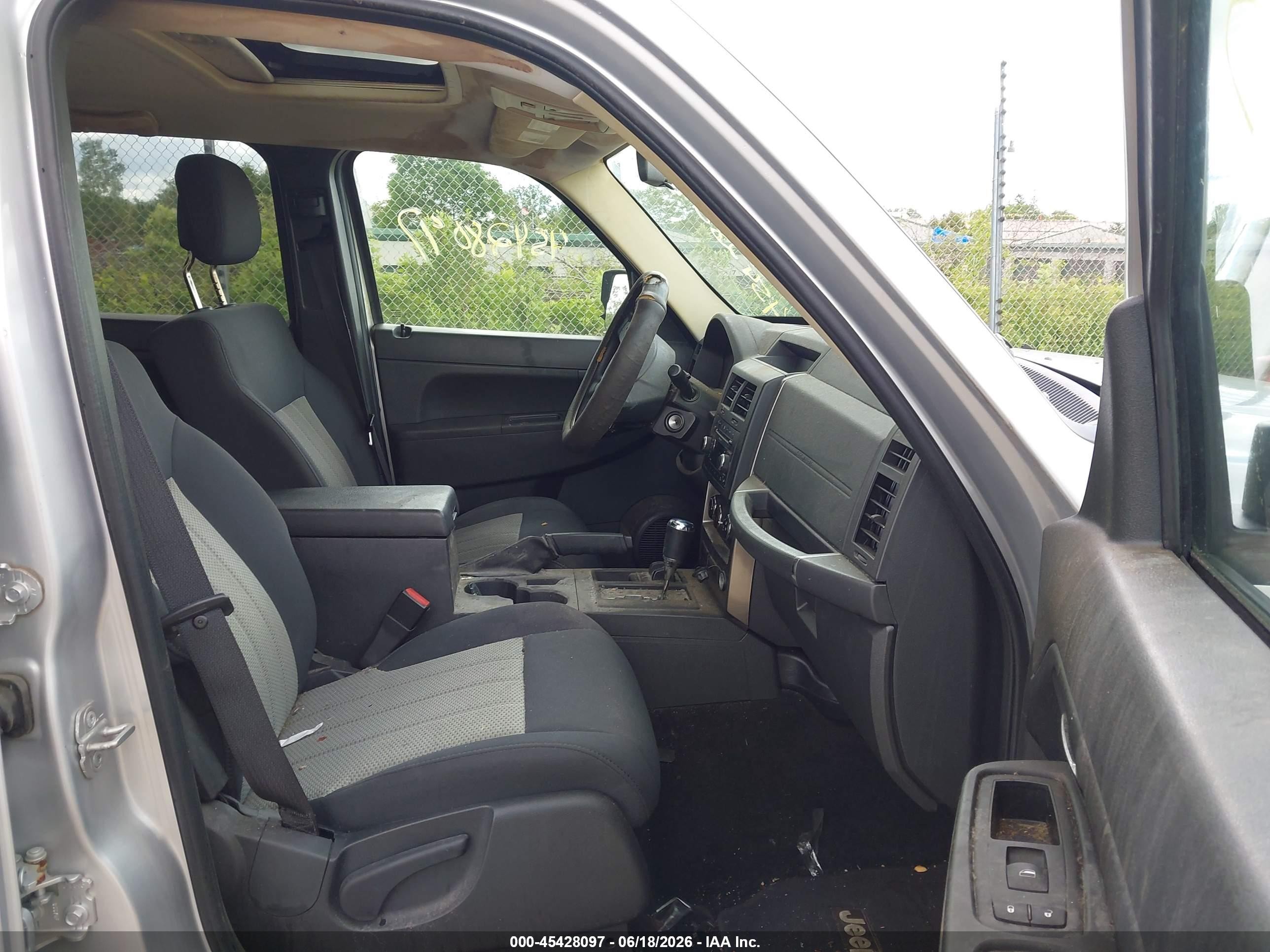 2010 Jeep Liberty Sport Silver vin: 1J4PN2GK7AW101841
