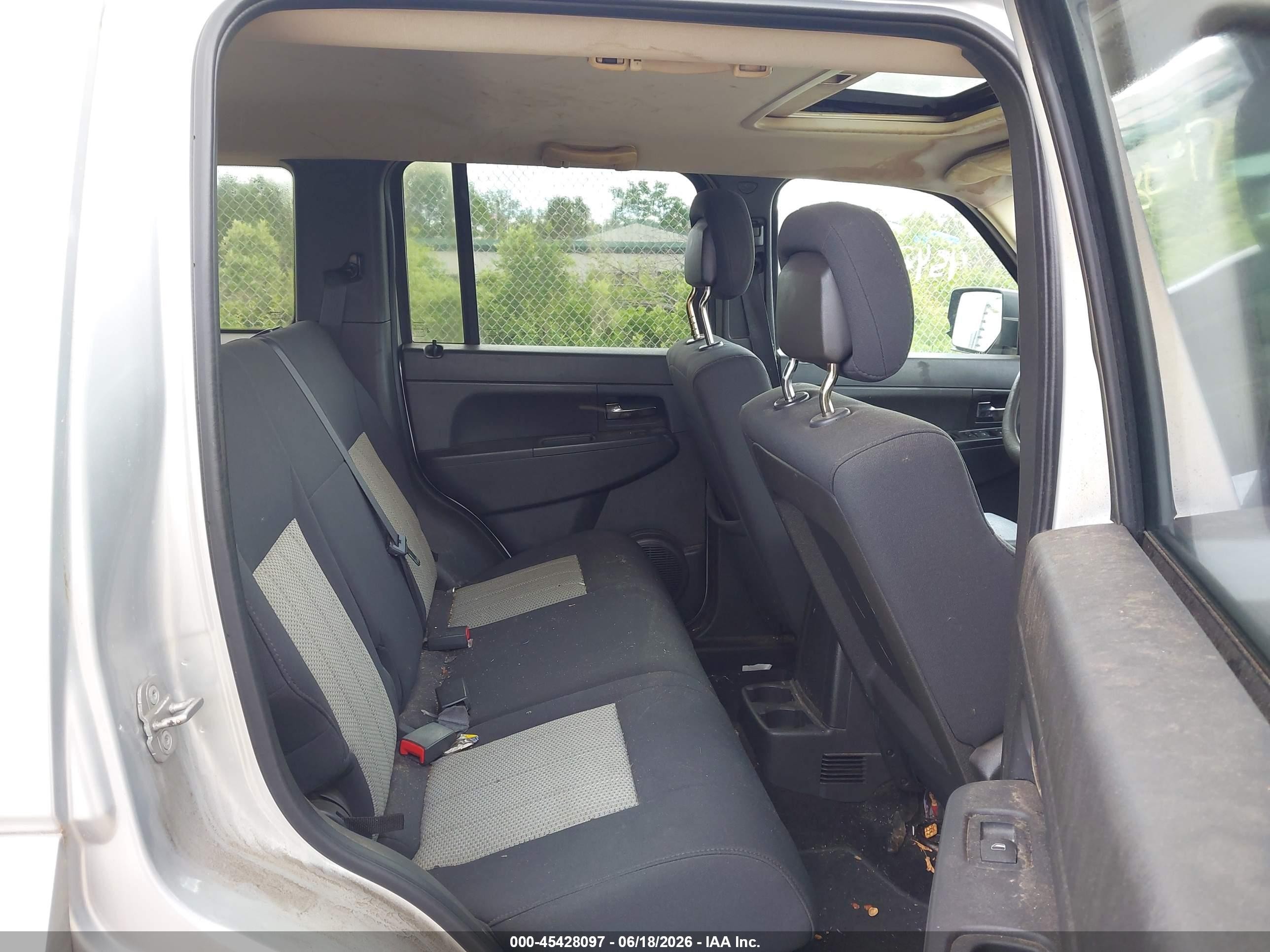 2010 Jeep Liberty Sport Silver vin: 1J4PN2GK7AW101841