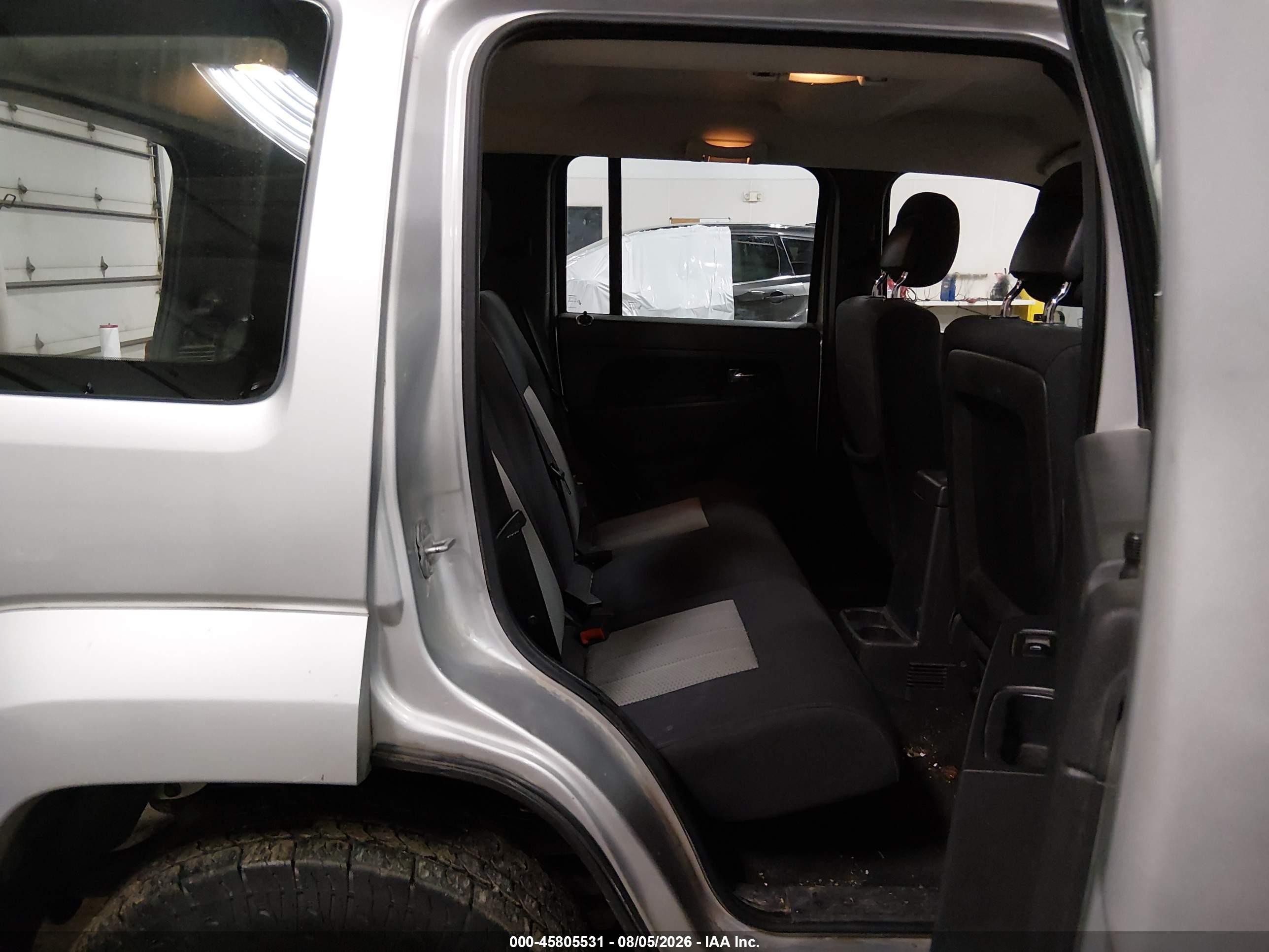 2010 Jeep Liberty Sport Silver vin: 1J4PN2GK7AW143863