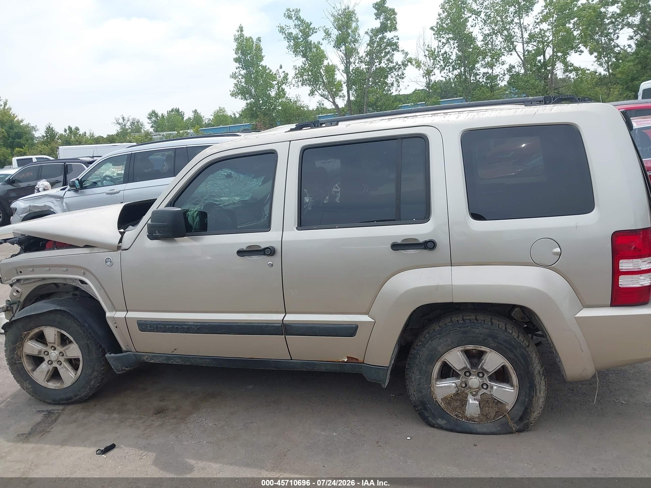 2010 Jeep Liberty Sport Золотой vin: 1J4PN2GK9AW118589