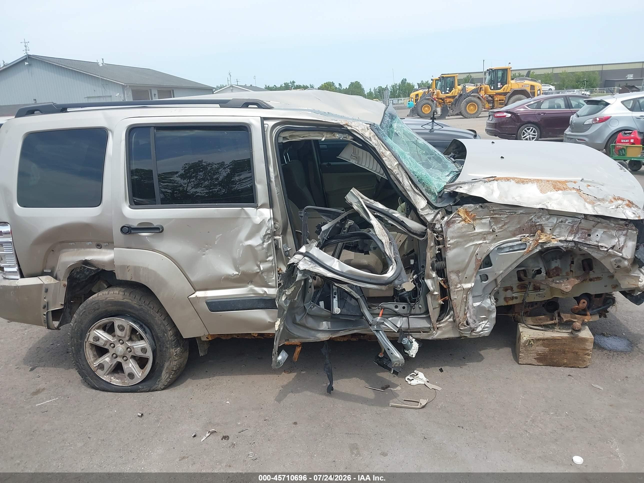 2010 Jeep Liberty Sport Золотой vin: 1J4PN2GK9AW118589