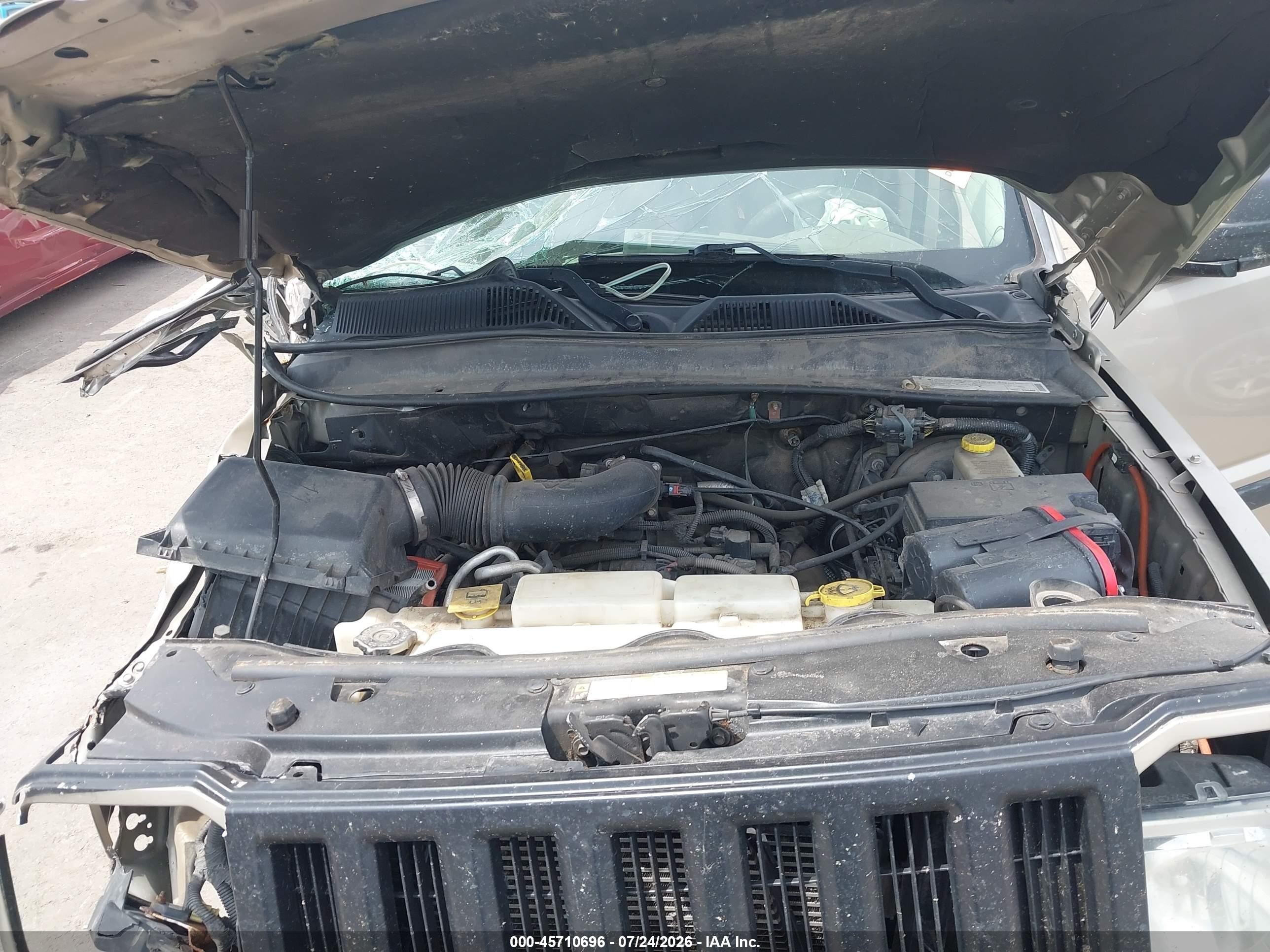 2010 Jeep Liberty Sport Золотой vin: 1J4PN2GK9AW118589