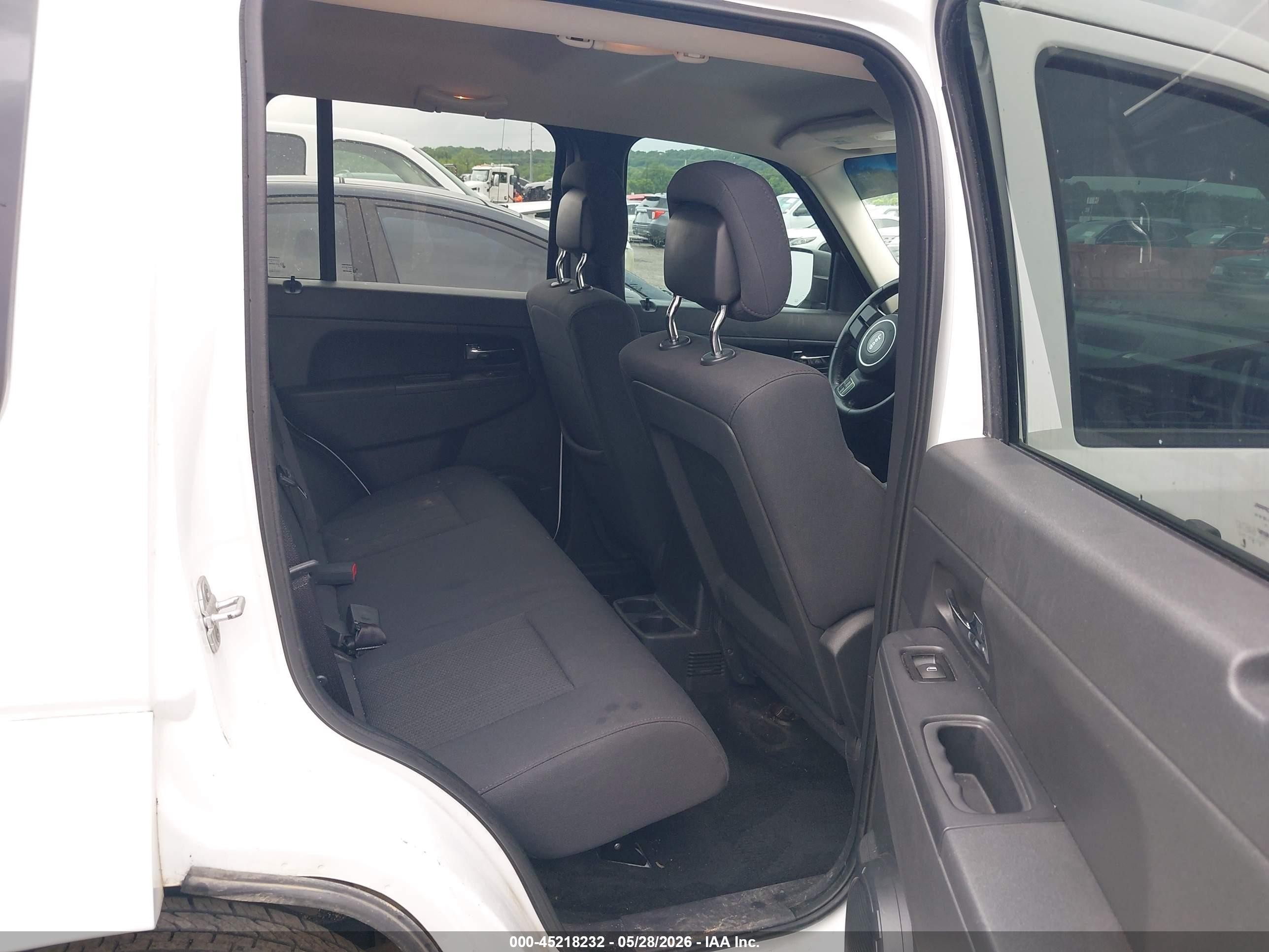 2011 Jeep Liberty Sport White vin: 1J4PN2GK9BW587957