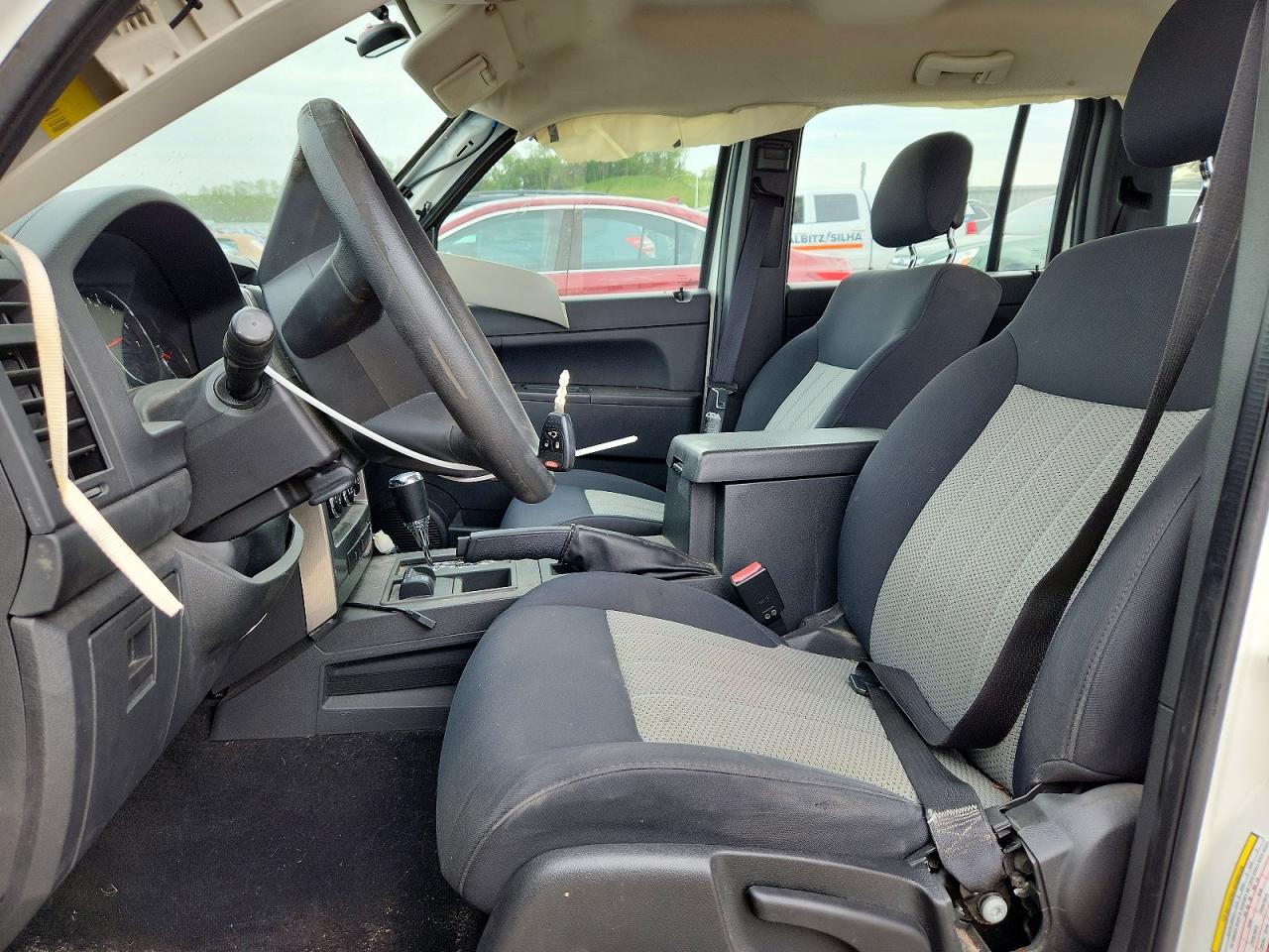 2010 Jeep Liberty Sport White vin: 1J4PN2GKXAW115152