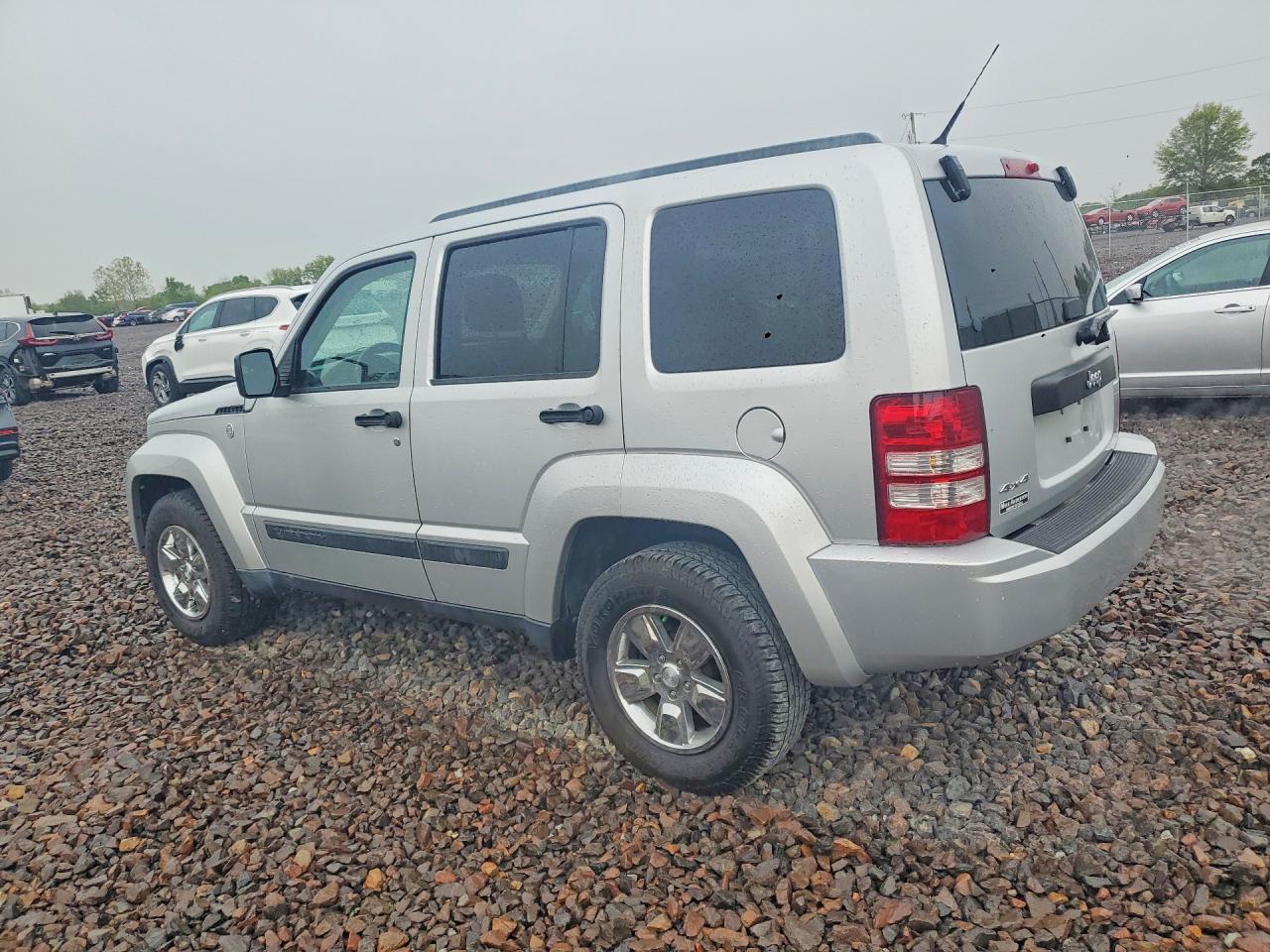 2011 Jeep Liberty Sport Серебряный vin: 1J4PN2GKXBW501734