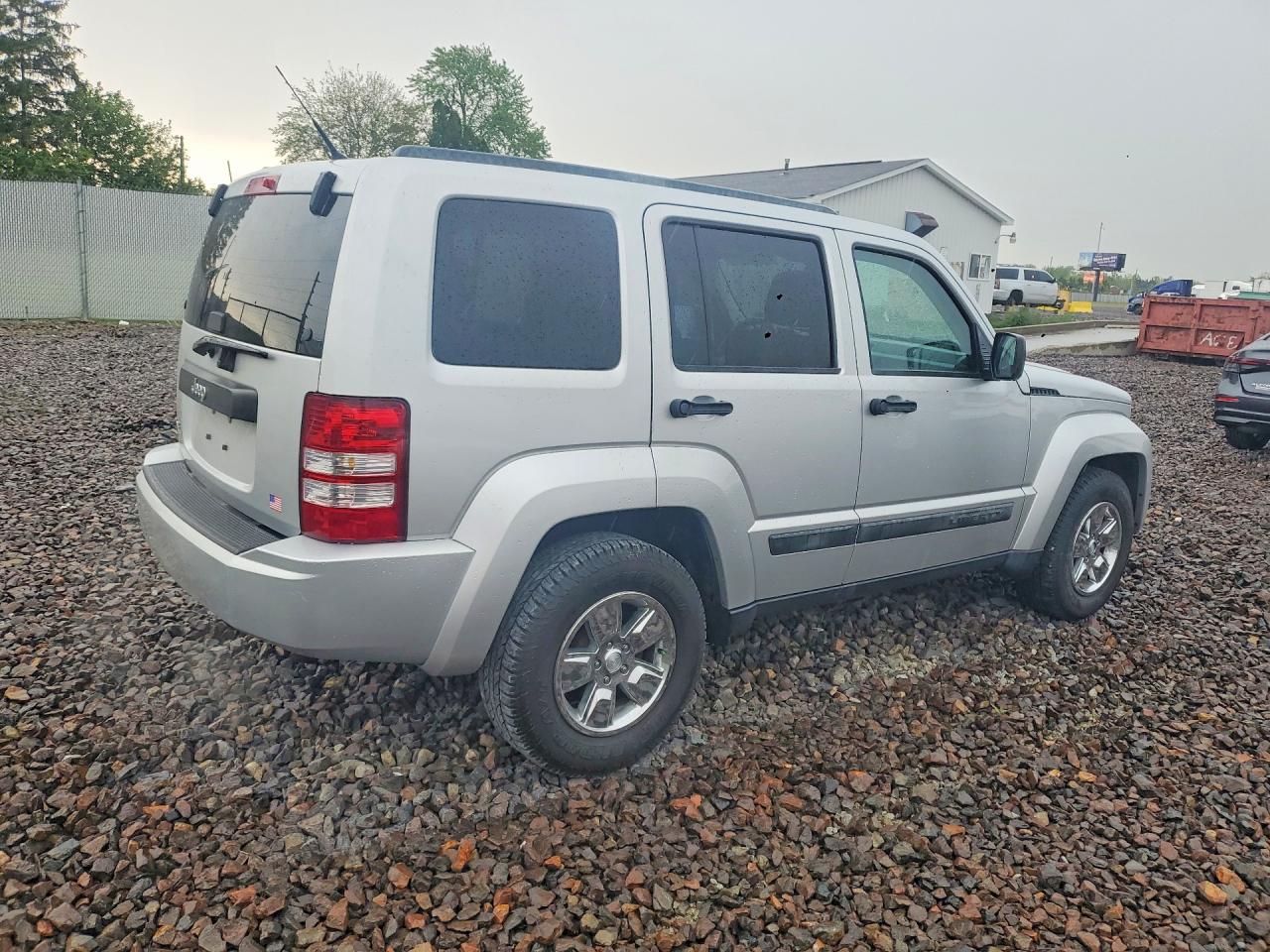 2011 Jeep Liberty Sport Серебряный vin: 1J4PN2GKXBW501734