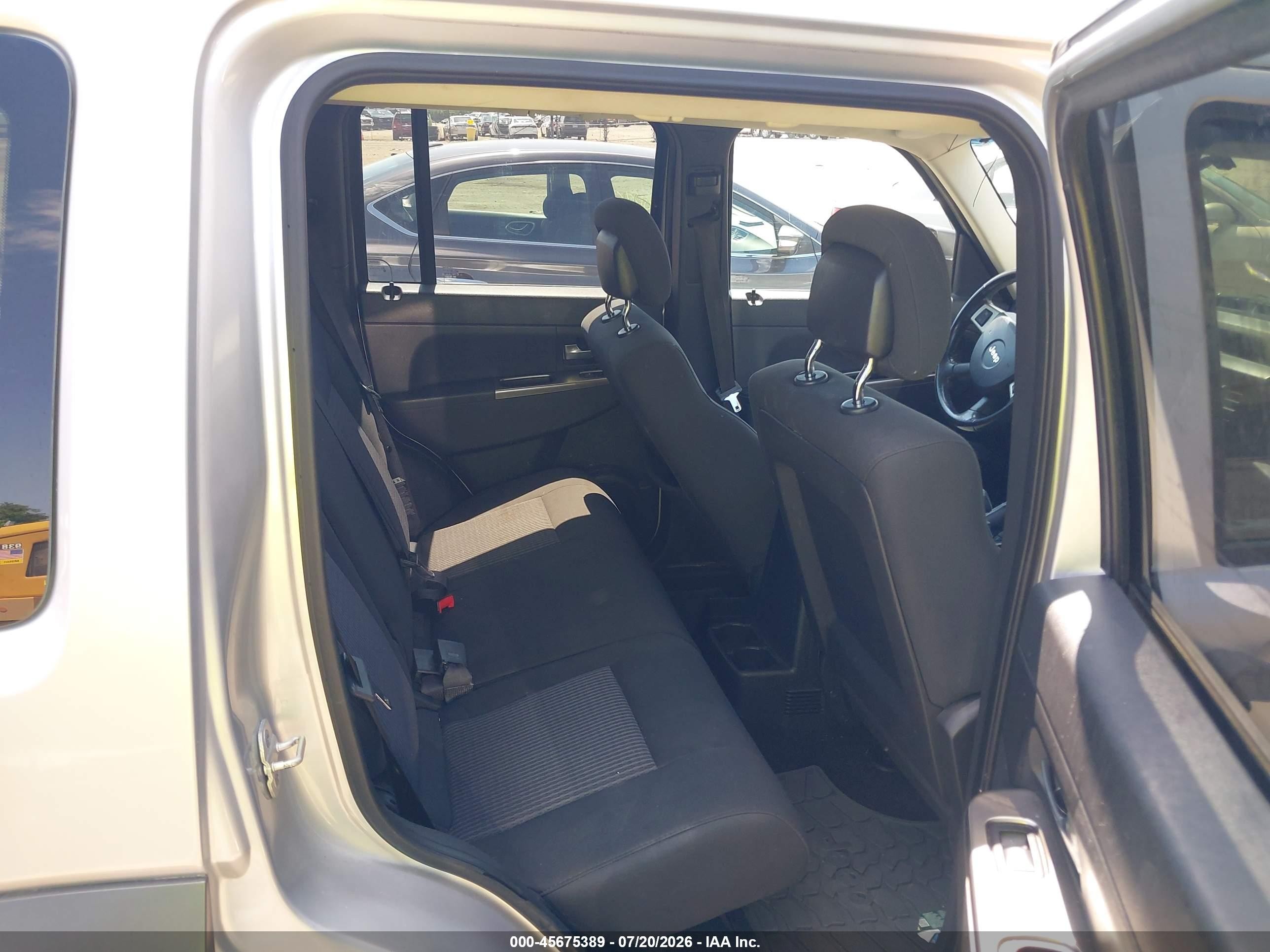 2010 Jeep Liberty Renegade Silver vin: 1J4PN3GK3AW151402
