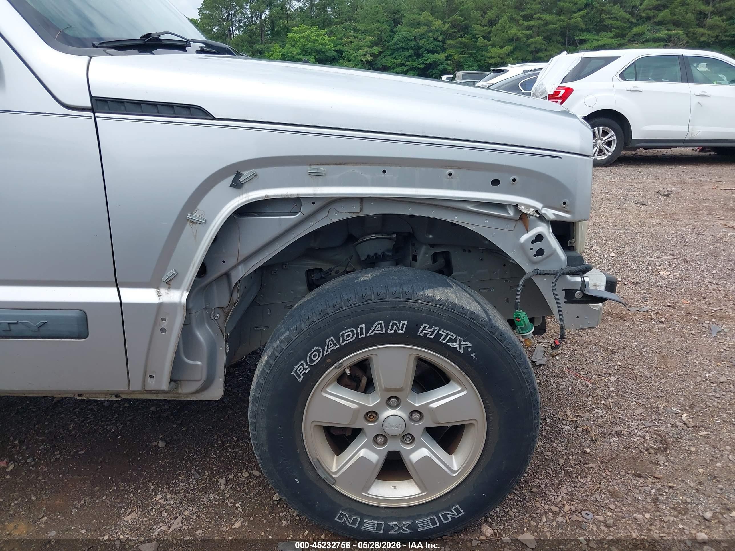 2010 Jeep Liberty Sport Silver vin: 1J4PP2GK0AW117647