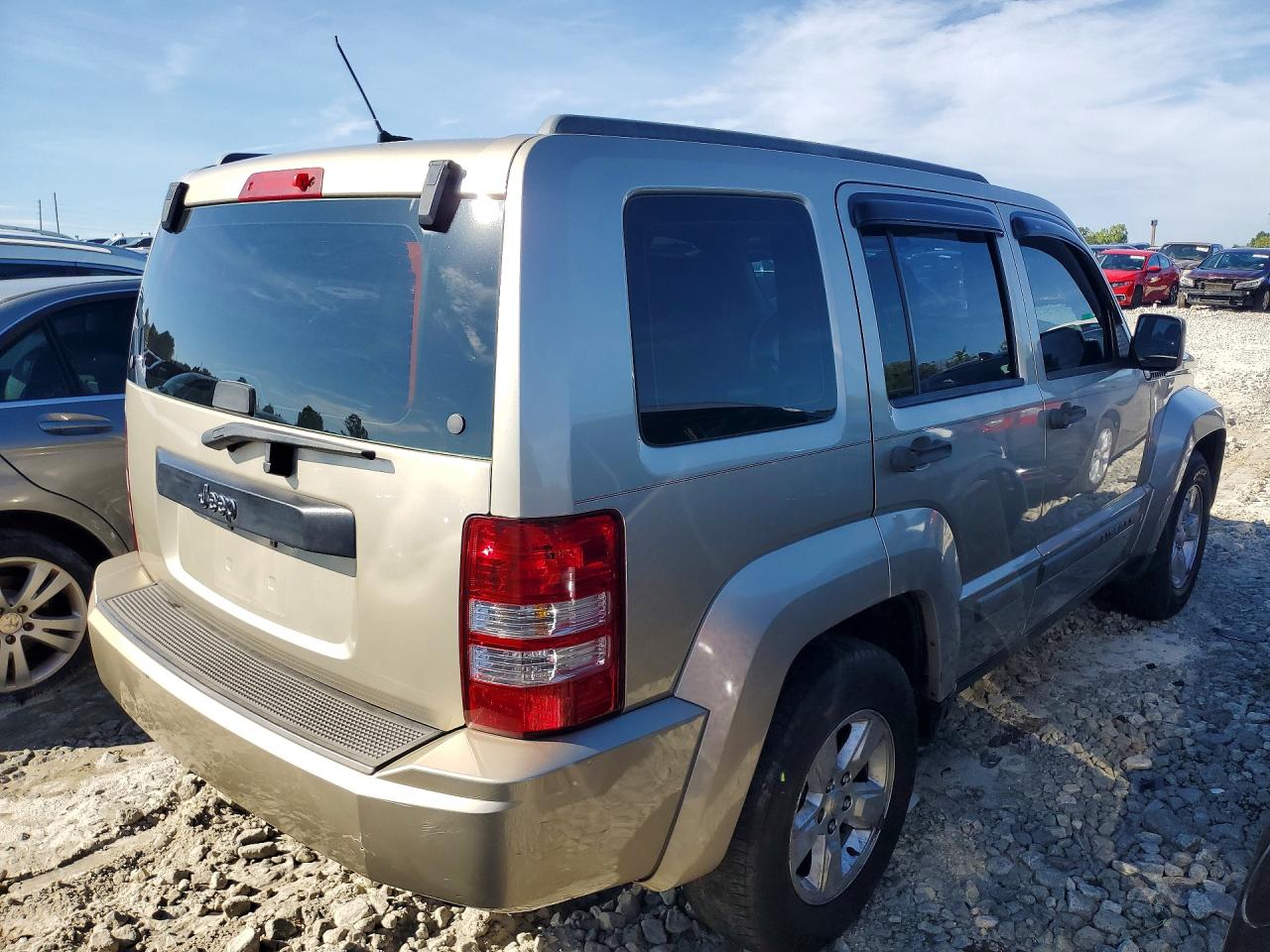 2010 Jeep Liberty Sport Beige vin: 1J4PP2GK1AW132738
